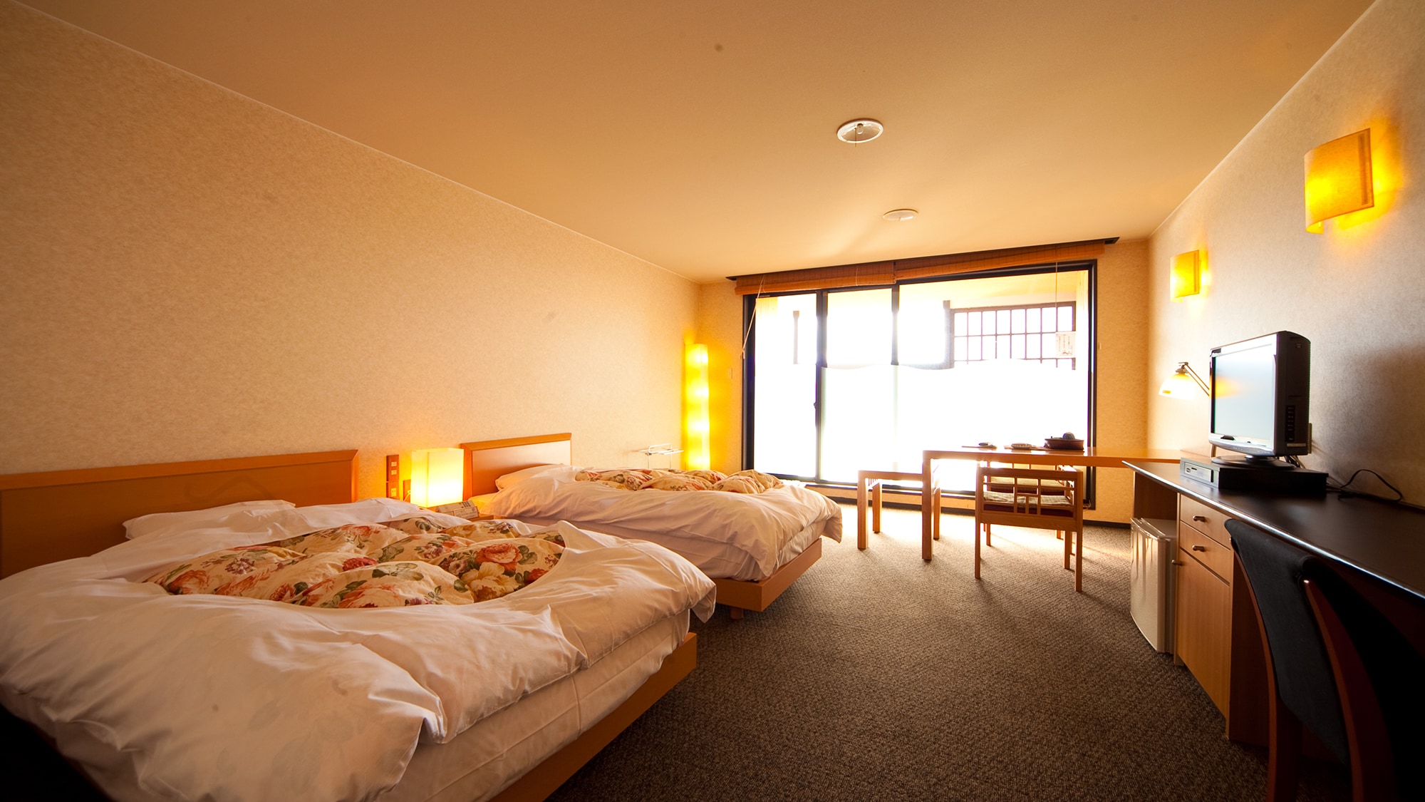 [Superb view! ] Western-style room twin with open-air bath Good location along the Mikuma River ★