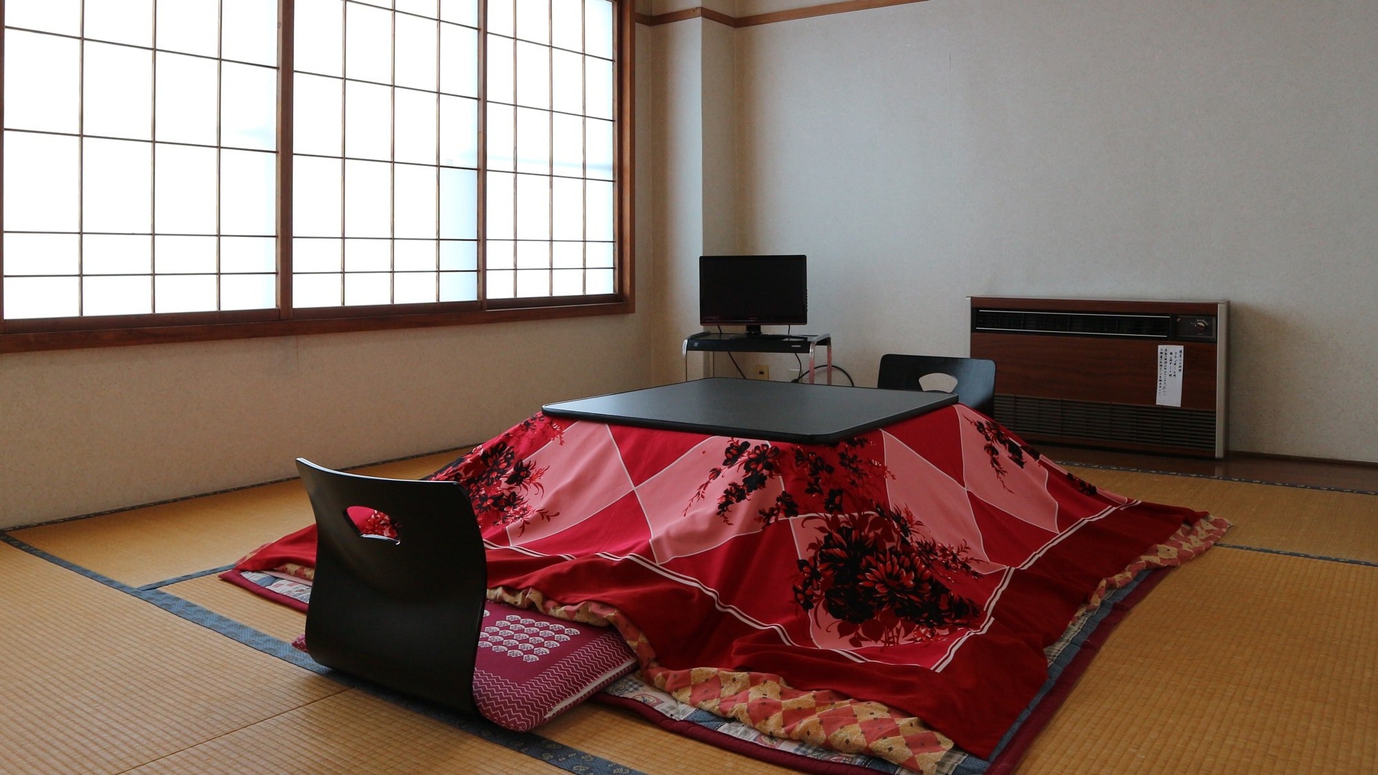 *Japanese-style room (8 tatami mats) / Up to 4 people can stay.