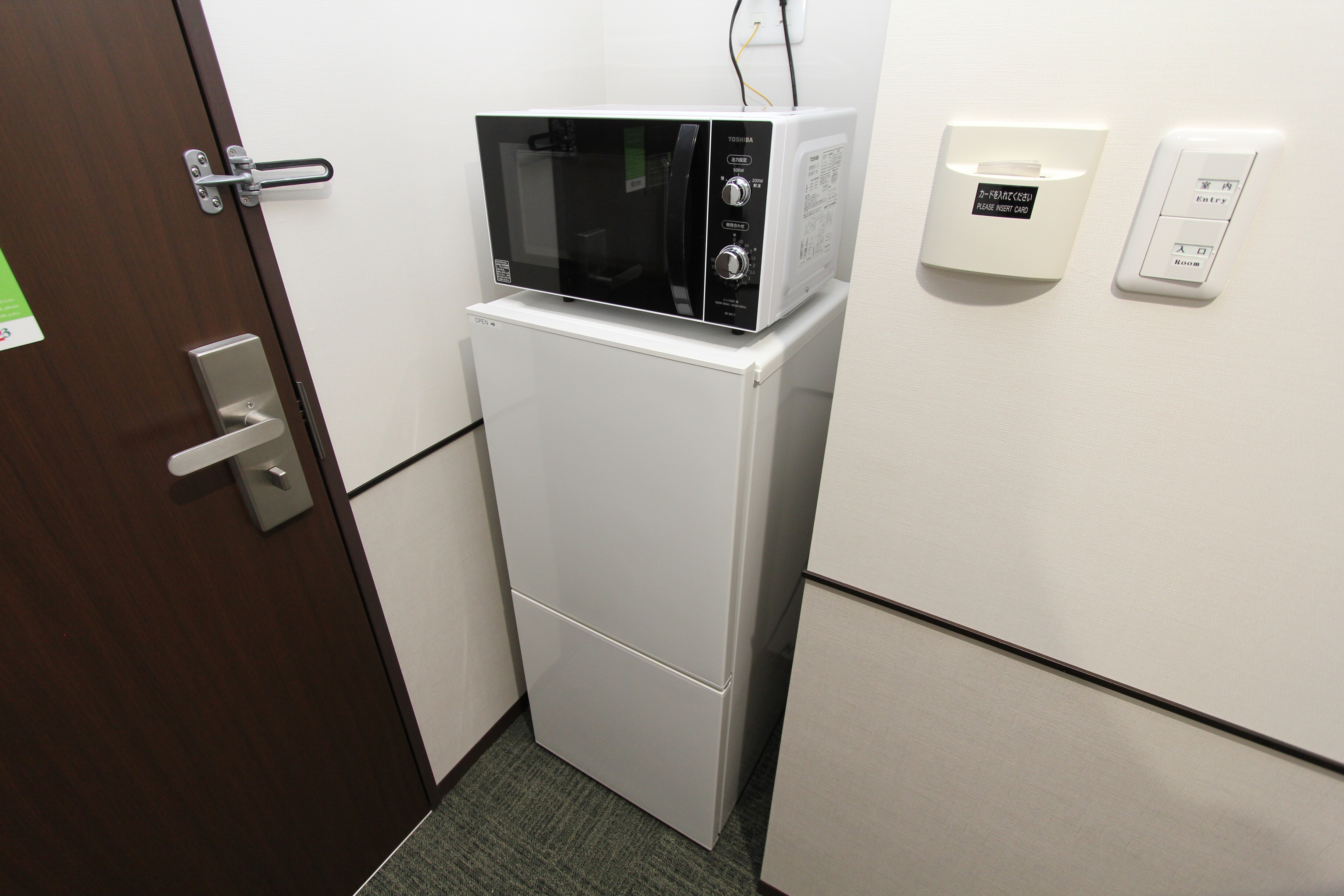 In-room refrigerator / microwave