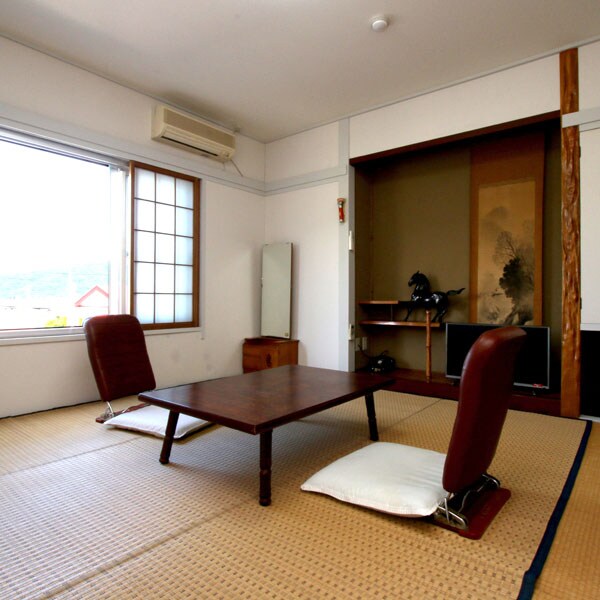 [Guest room] Japanese-style room with 8 tatami mats