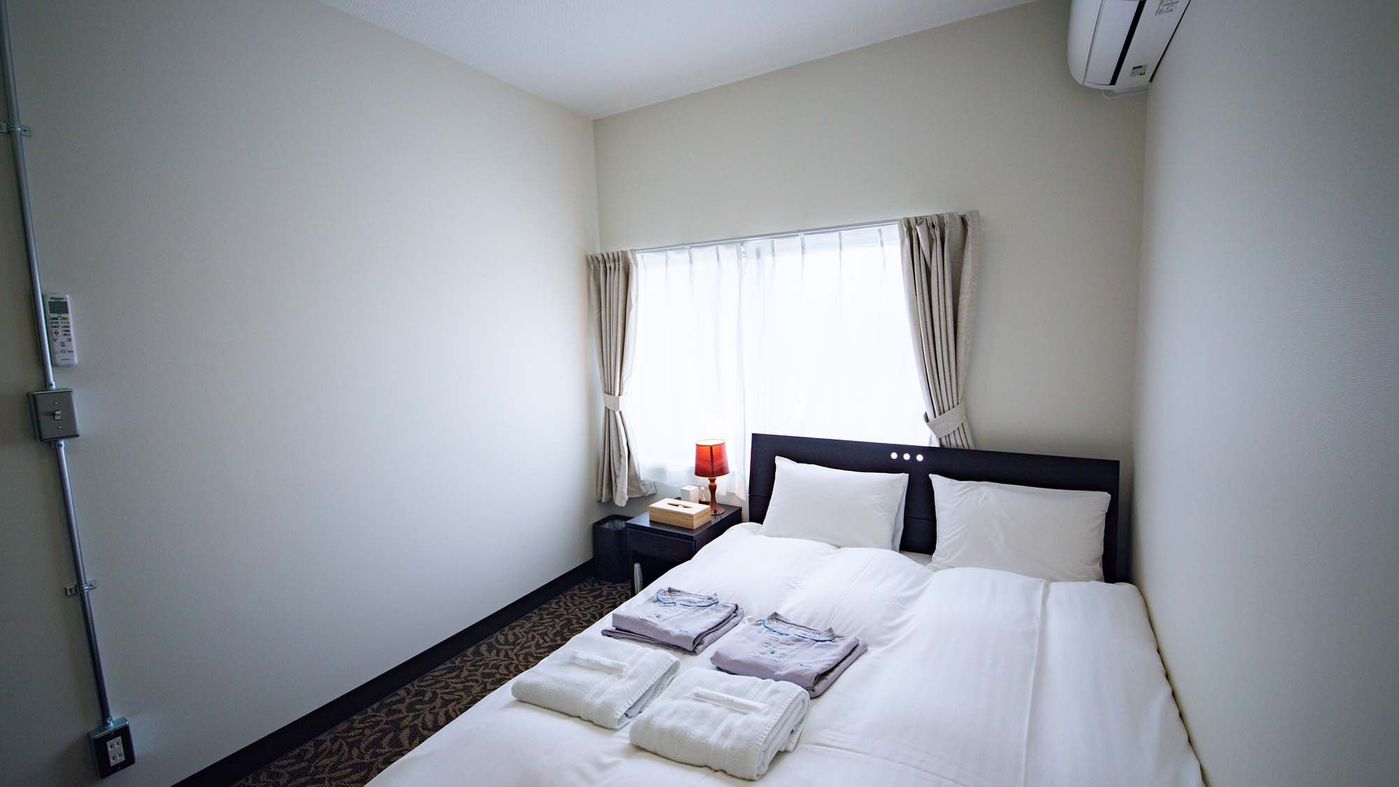・[202 Double Room] A slightly more spacious room for solo travelers or business travelers.