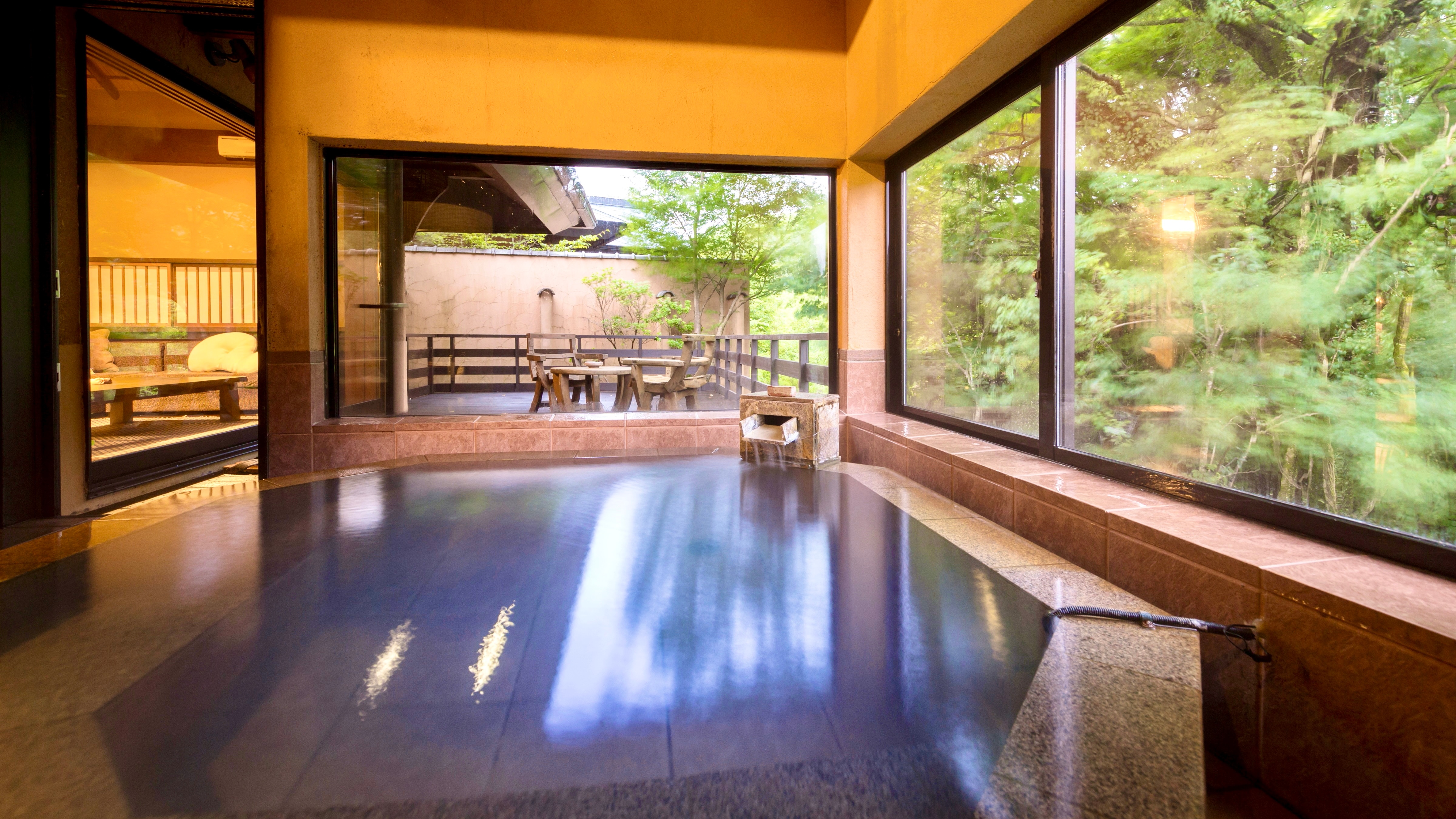 [Special Western-style twin room] With free-flowing hot spring water/semi-open-air bath - Nagaya Kaze Annex -