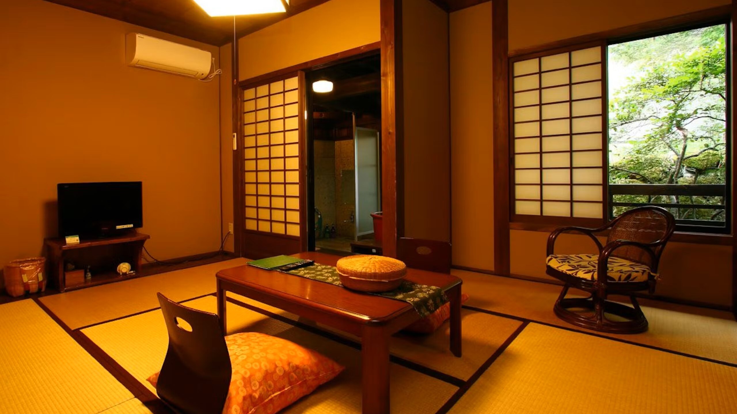 <Direct from the source> Japanese-style room with indoor bath, 7 tatami mats, Azami (non-smoking)
