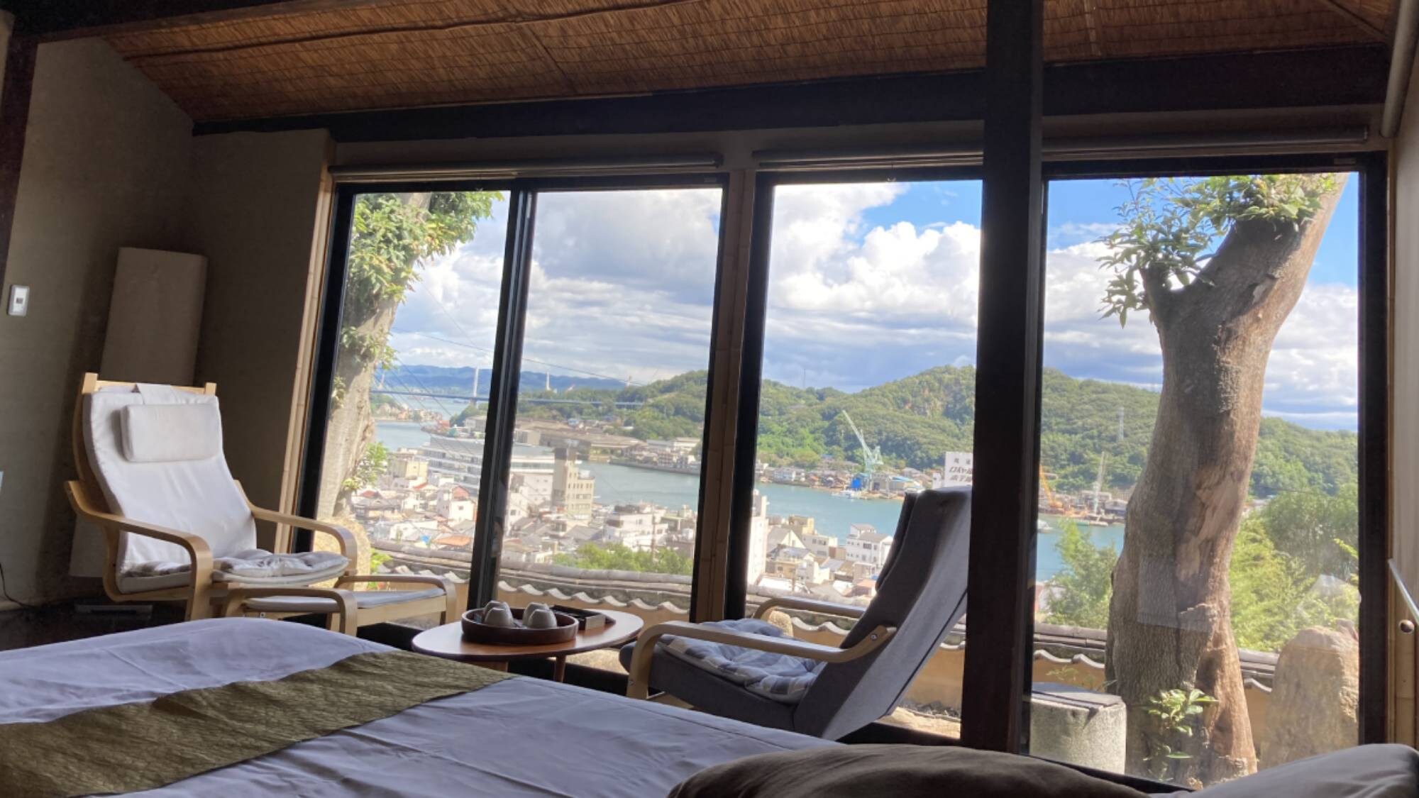 ・ Location overlooking Onomichi from the room