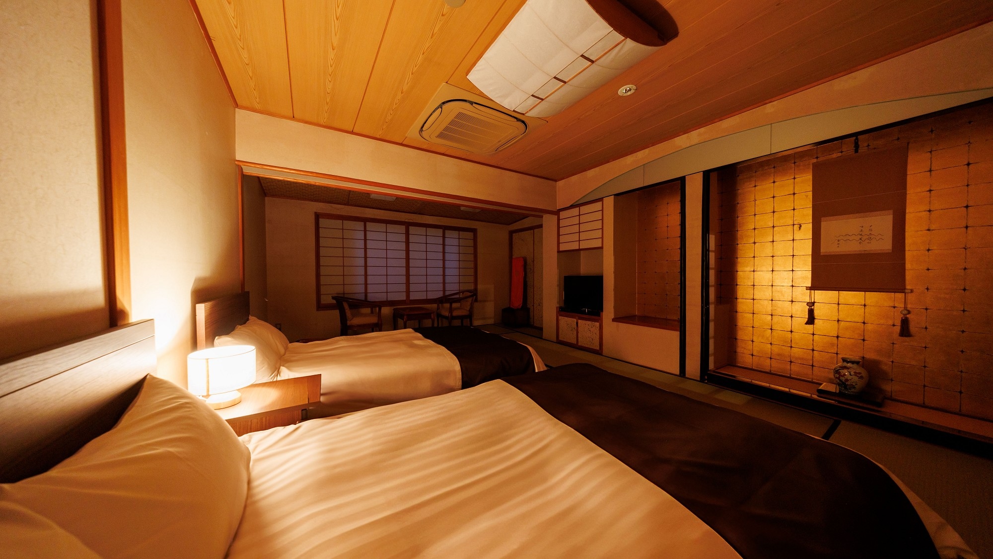 ■ [Hana Mizuki] Main building Japanese-style room 10 tatami mats Twin beds / Overlooking the townscape of Shimo-Suwa