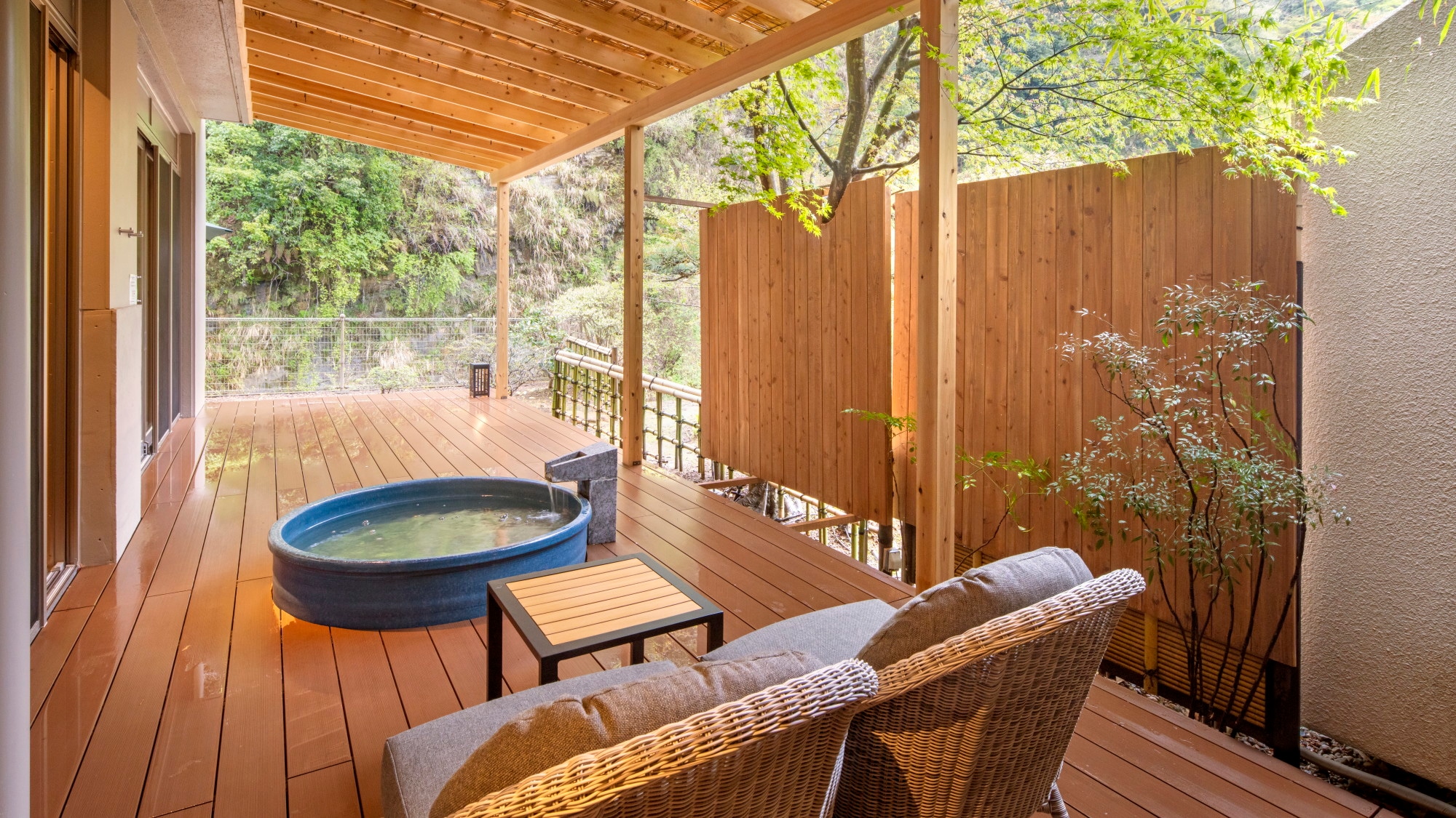 Guest room with open-air bath "Yamamomo"