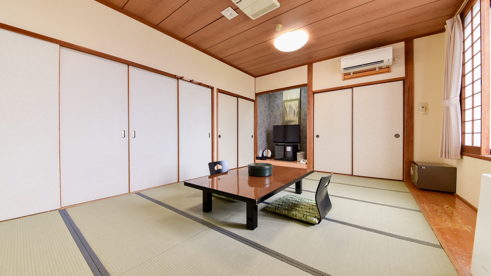 * [Example of Japanese-style room] Please relax in a warm and calm Japanese-style room ♪