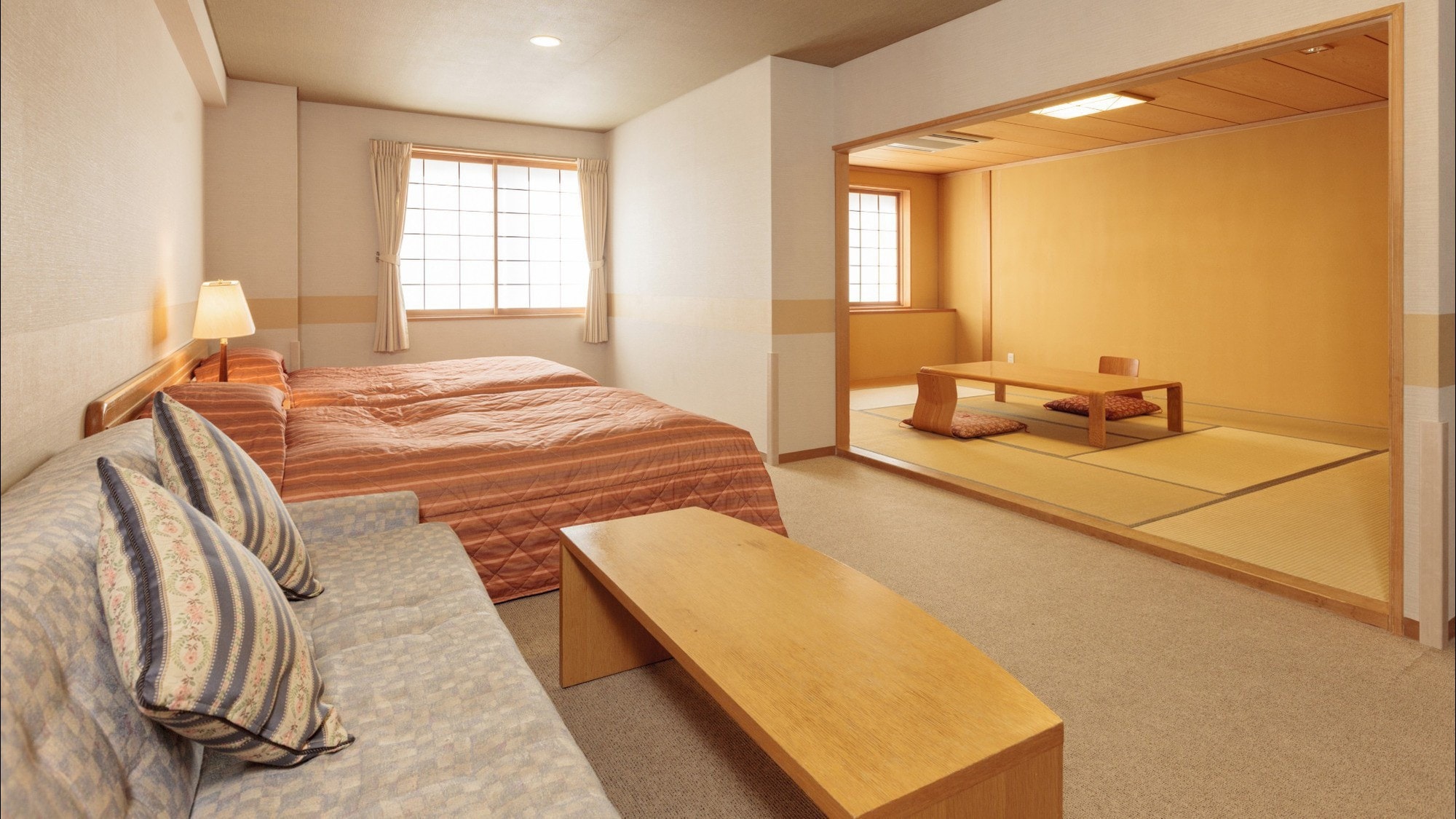 【標準】西樓/無障礙房（10榻榻米+雙人床+沙發床/61平方米/可容納8人）