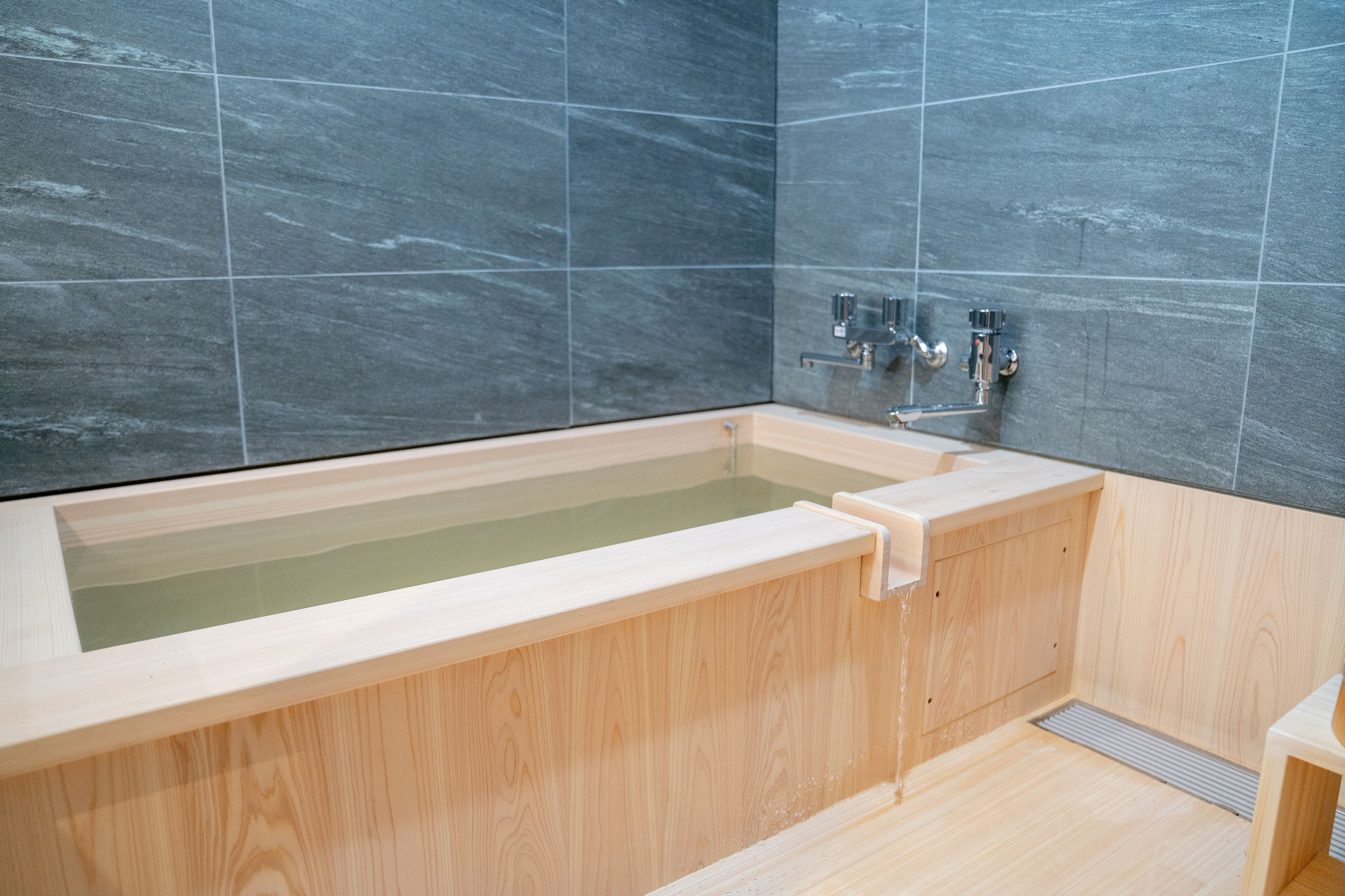 Deluxe Twin (Cypress Bath)