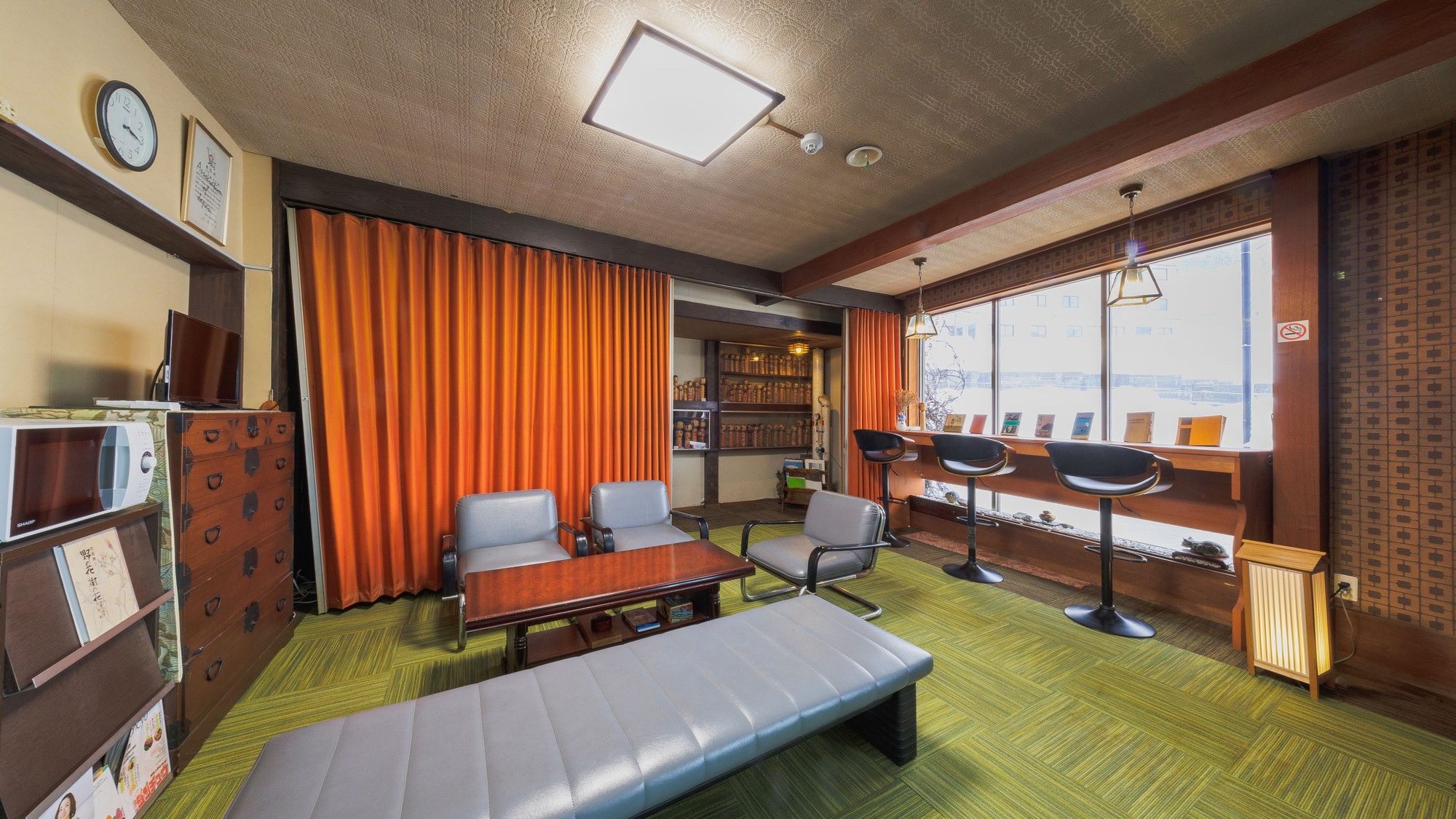 [Inside the hotel] A relaxing lobby filled with warm hospitality