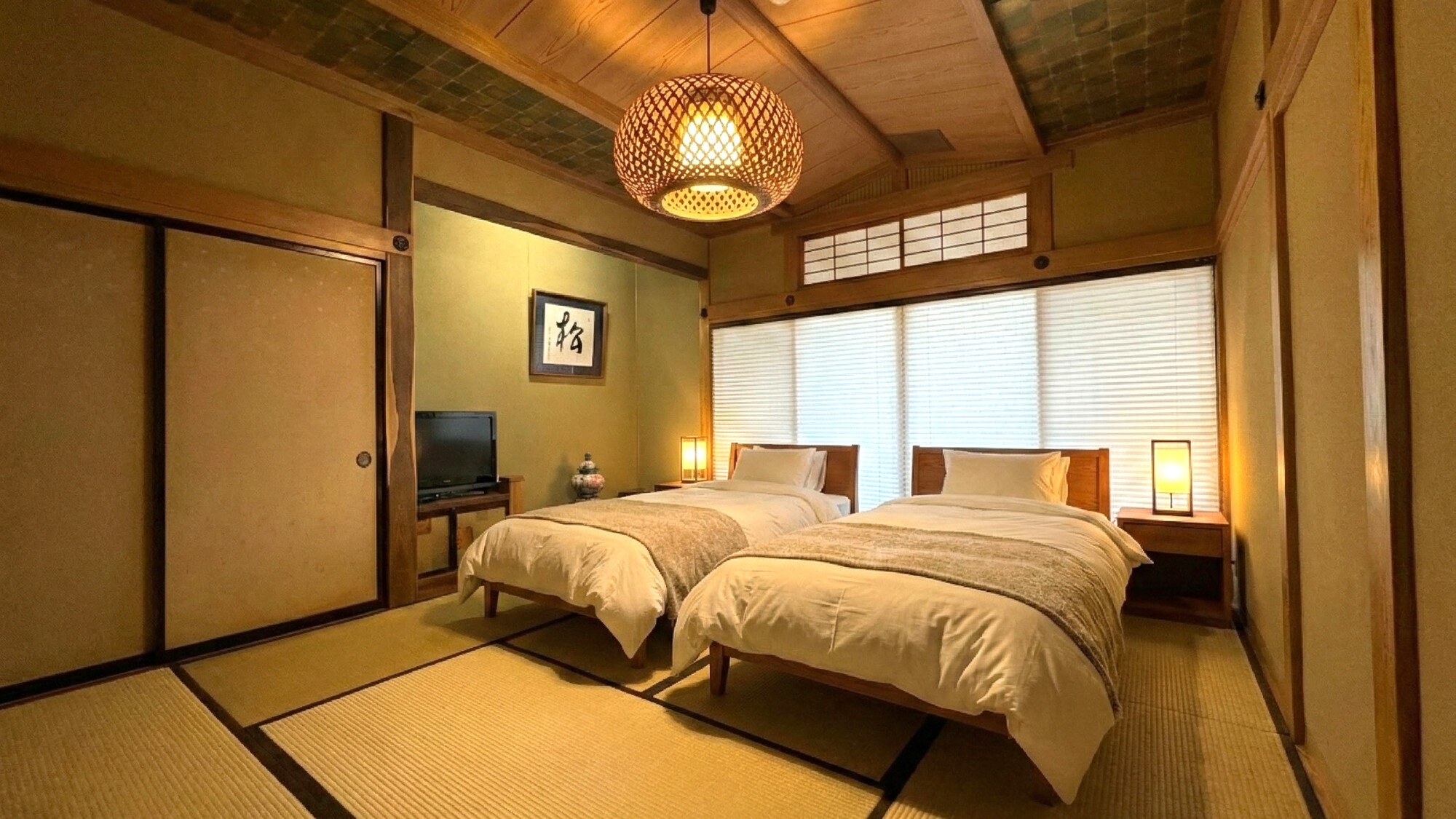[Renovated Japanese-style room] 10 tatami mats + next room / twin bed (Simmons)