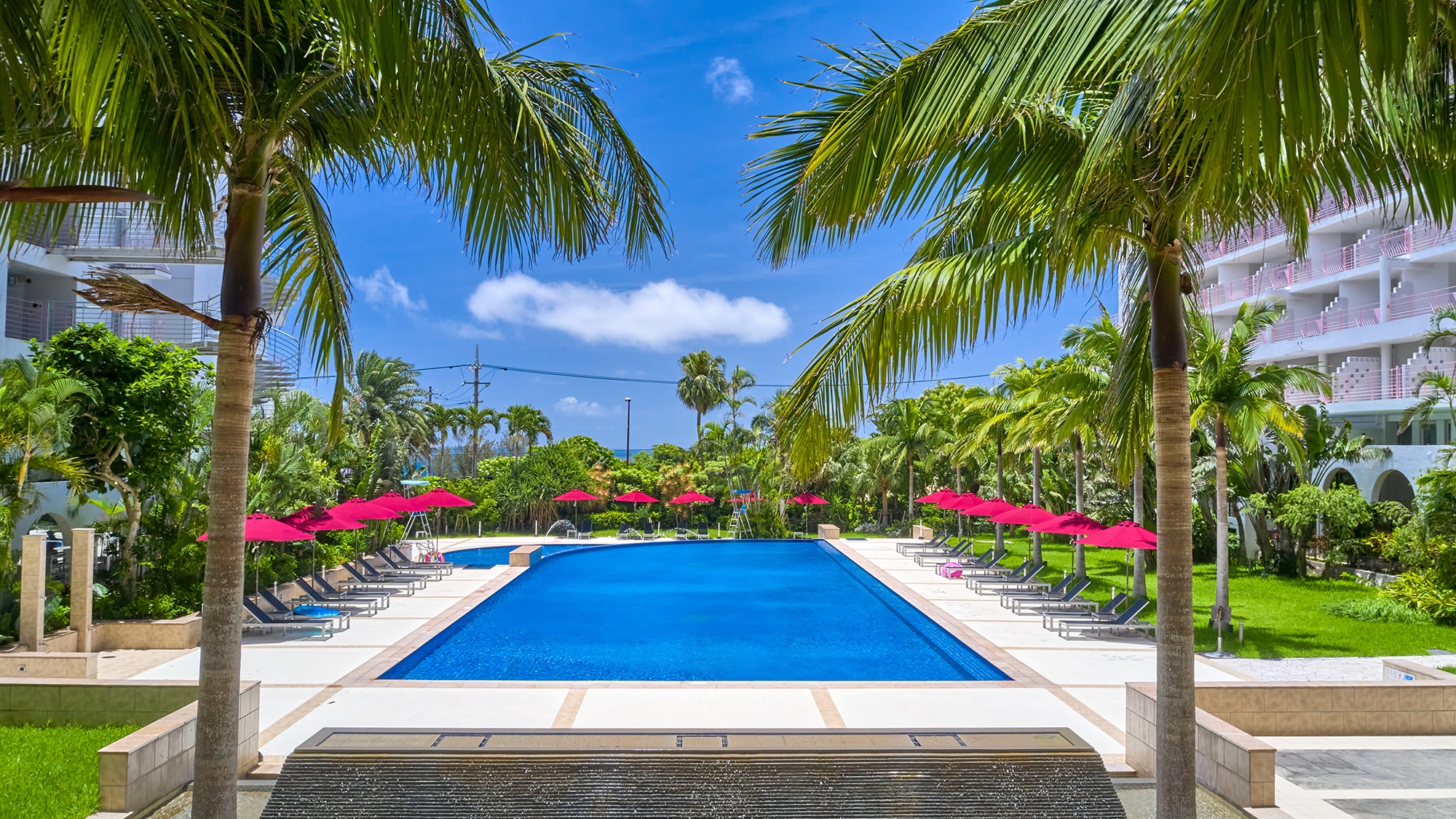 We will welcome you in an open space leading from the lobby to the courtyard.