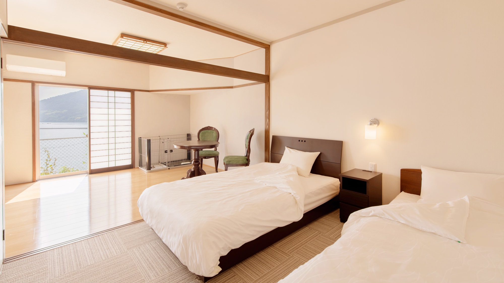 [Phòng đôi kiểu phương Tây <Cho phép mang theo thú cưng>] Phòng rộng rãi không có cầu thang, bạn có thể ở cùng thú cưng mà không phải lo lắng.