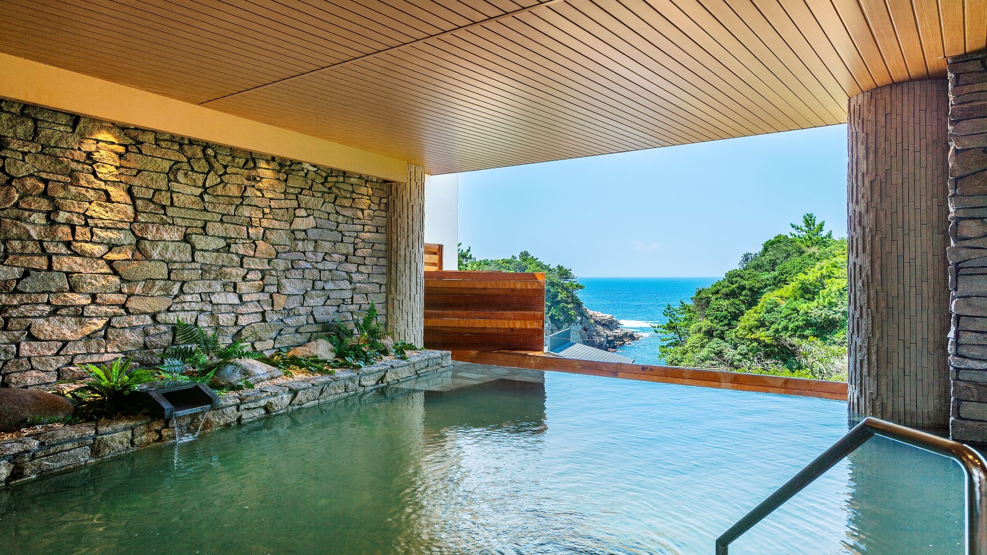 Infinity open-air bath