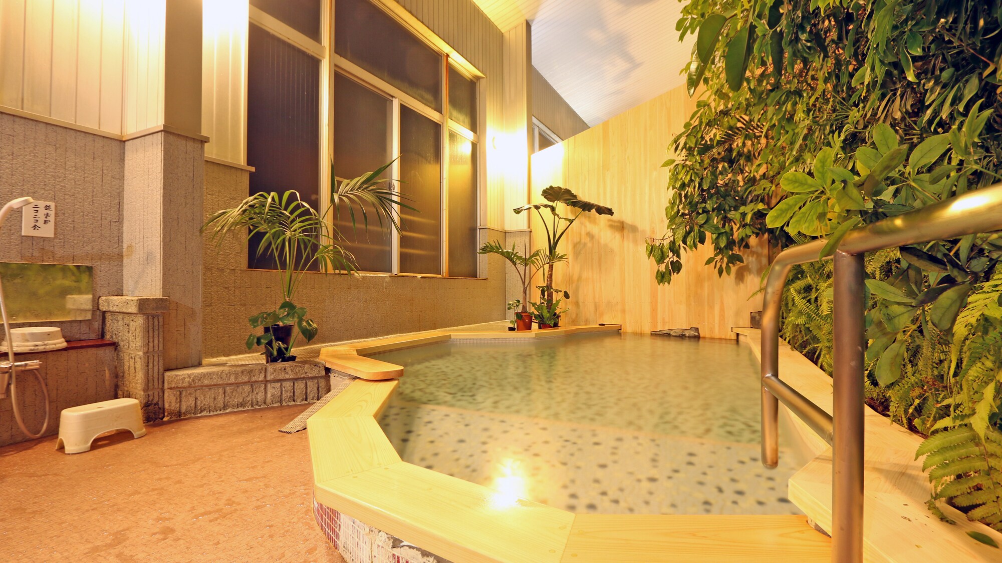 Women's bath: Warm water that leaves your skin smooth.