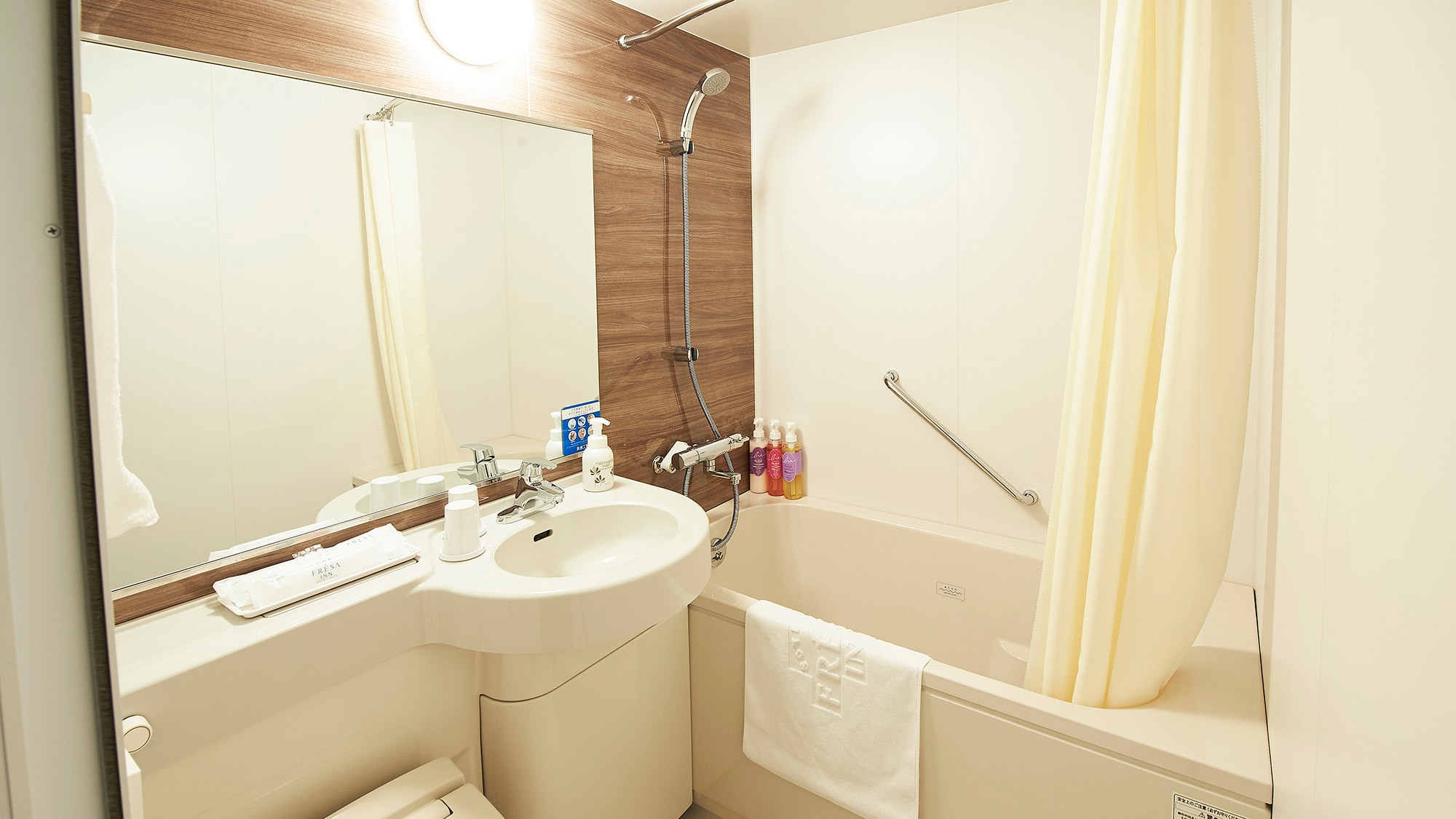 ・[Standard twin bathroom] Clean unit bath