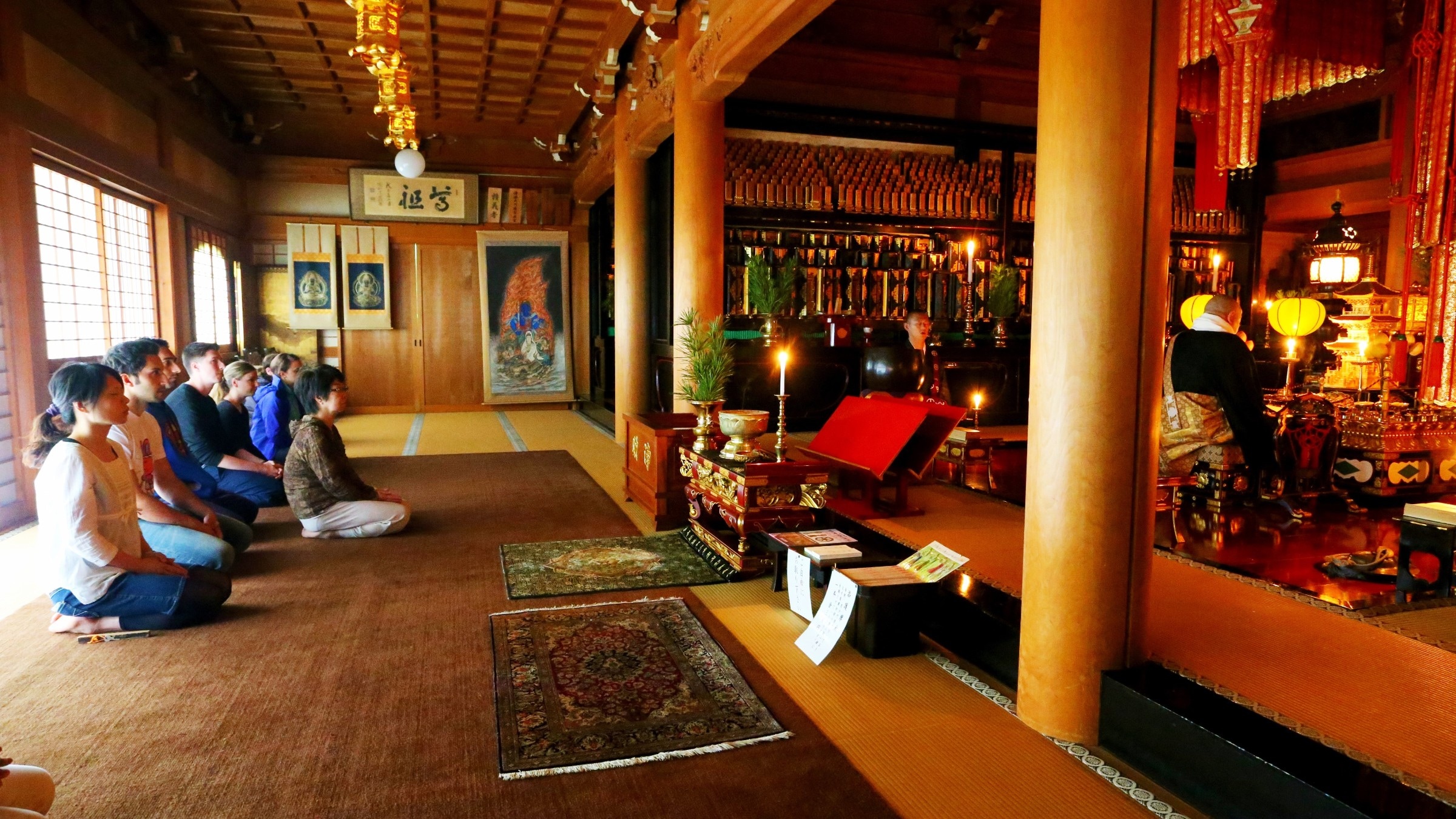 【아침의 근행】매일 아침 7시부터, 본당에서 아침의 근무를 실시합니다. (숙박자 무료)