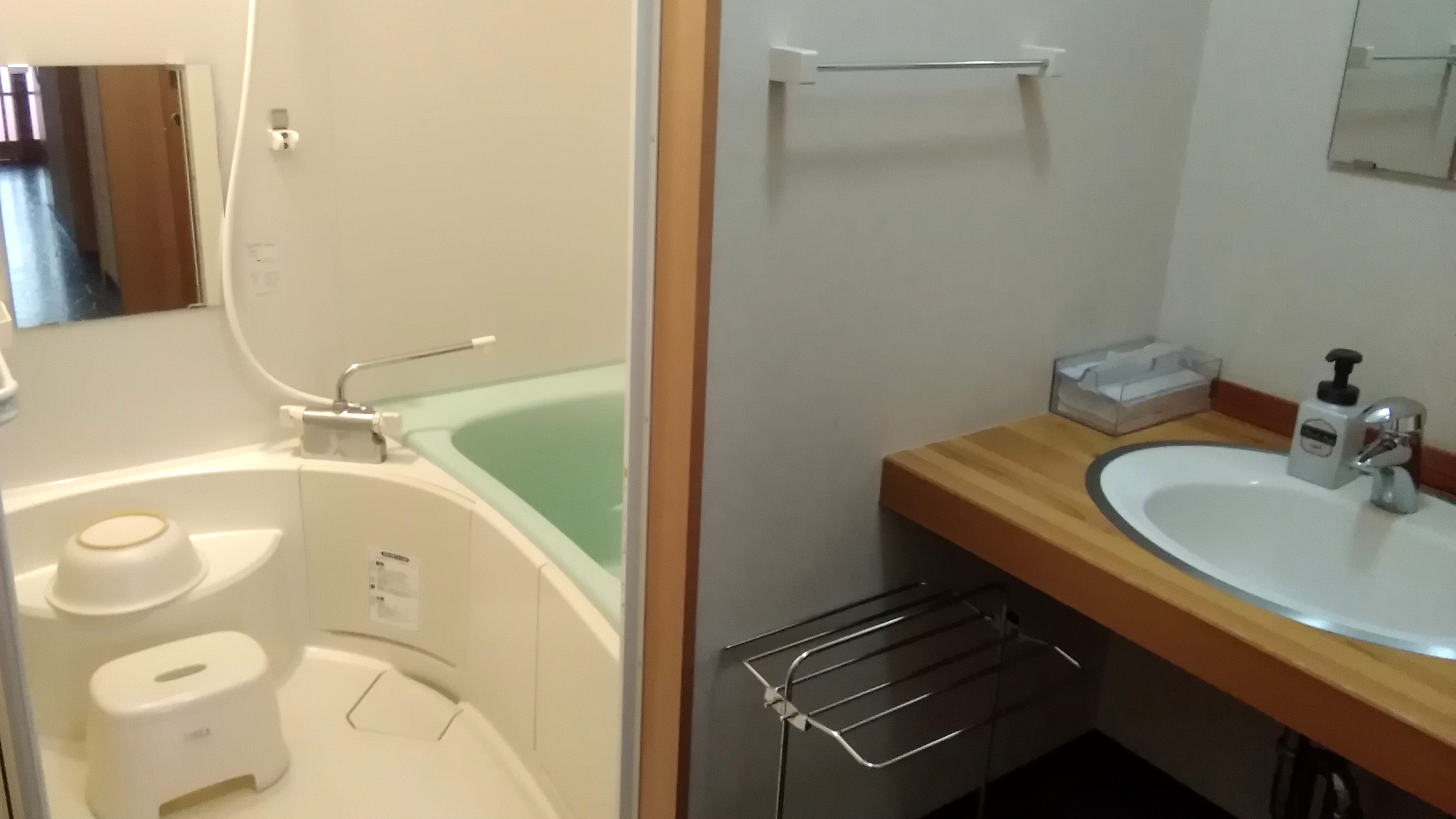[Bathroom and bathroom in a special room] An example