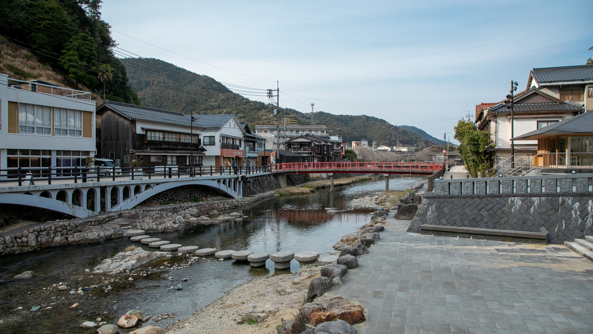 You can enjoy the scenery of each season.