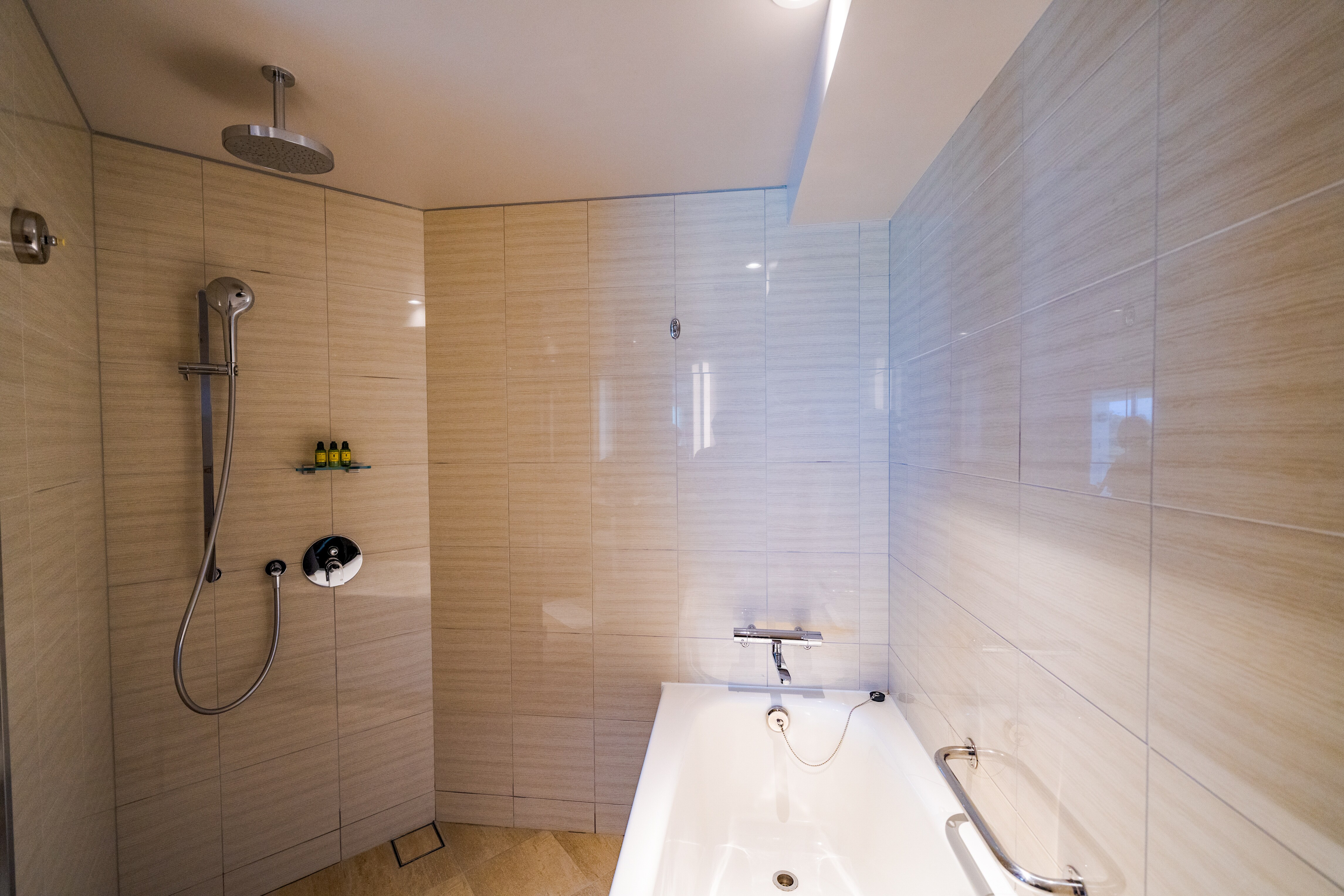 Club twin wing bathroom