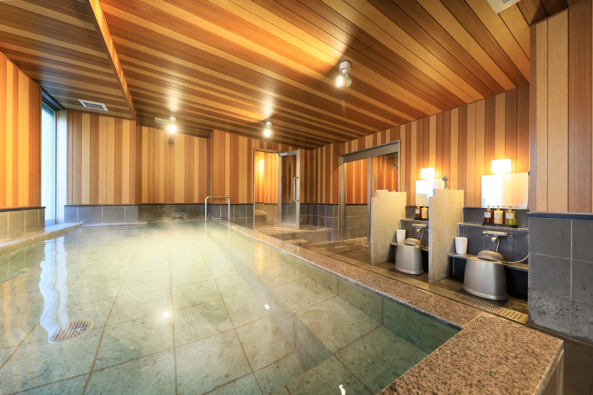 Men's Indoor Bath