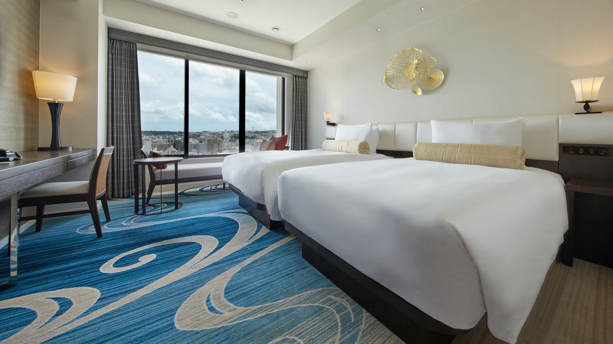 [雙床房28㎡] 以沖繩的海天為藍本，設計時尚的房間。