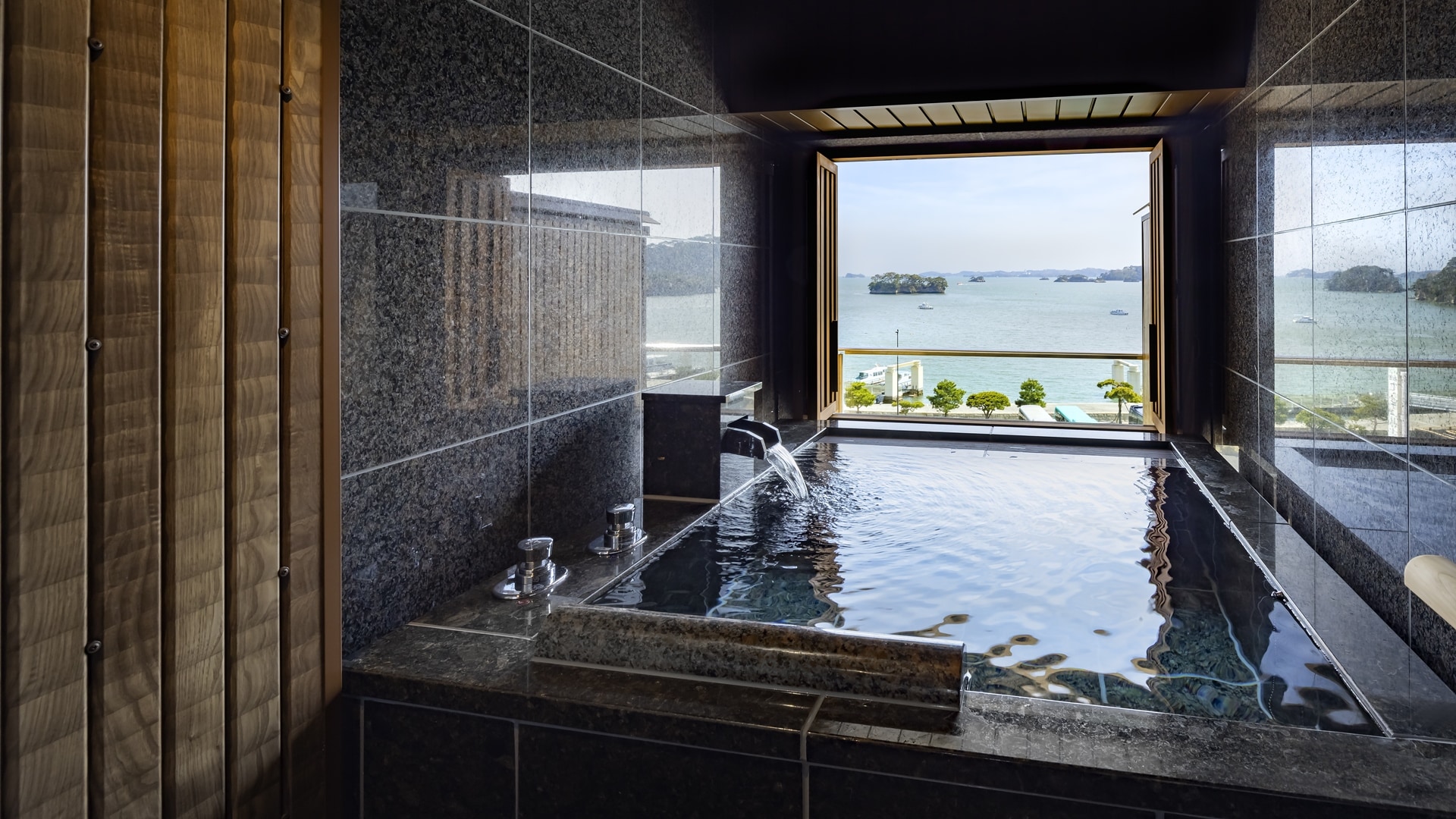 Premium Center Wing: Rooms with natural hot spring open-air baths - 22