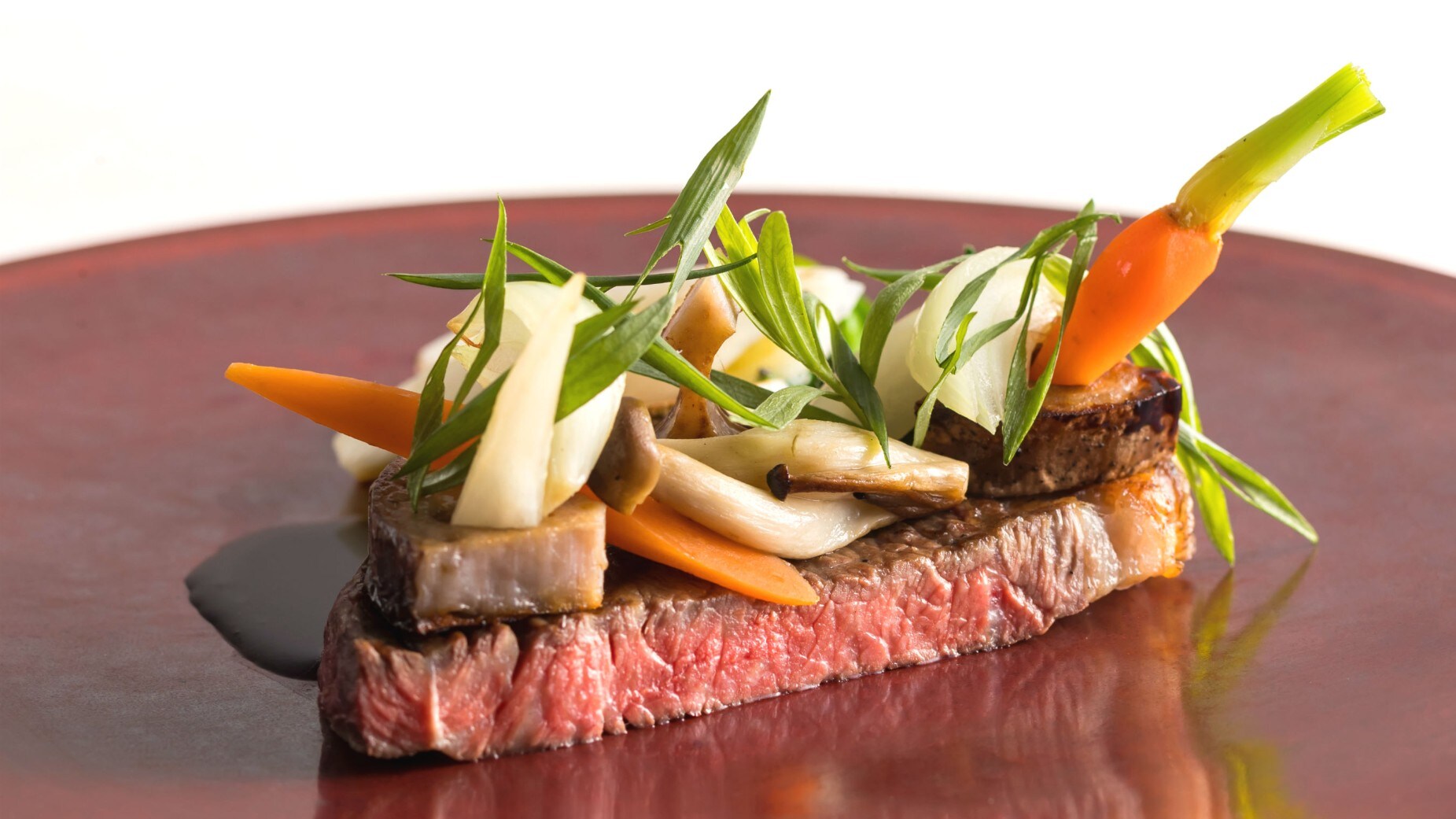 [Meals] We offer a diverse menu that incorporates seasonal local ingredients with endless passion.