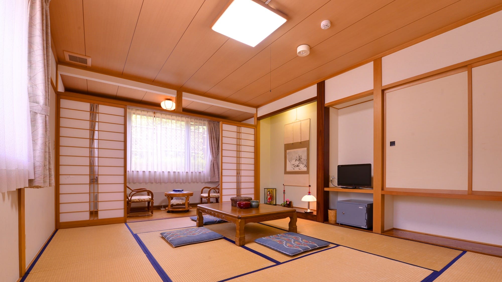 * Japanese-style room 10 tatami mats (with toilet)