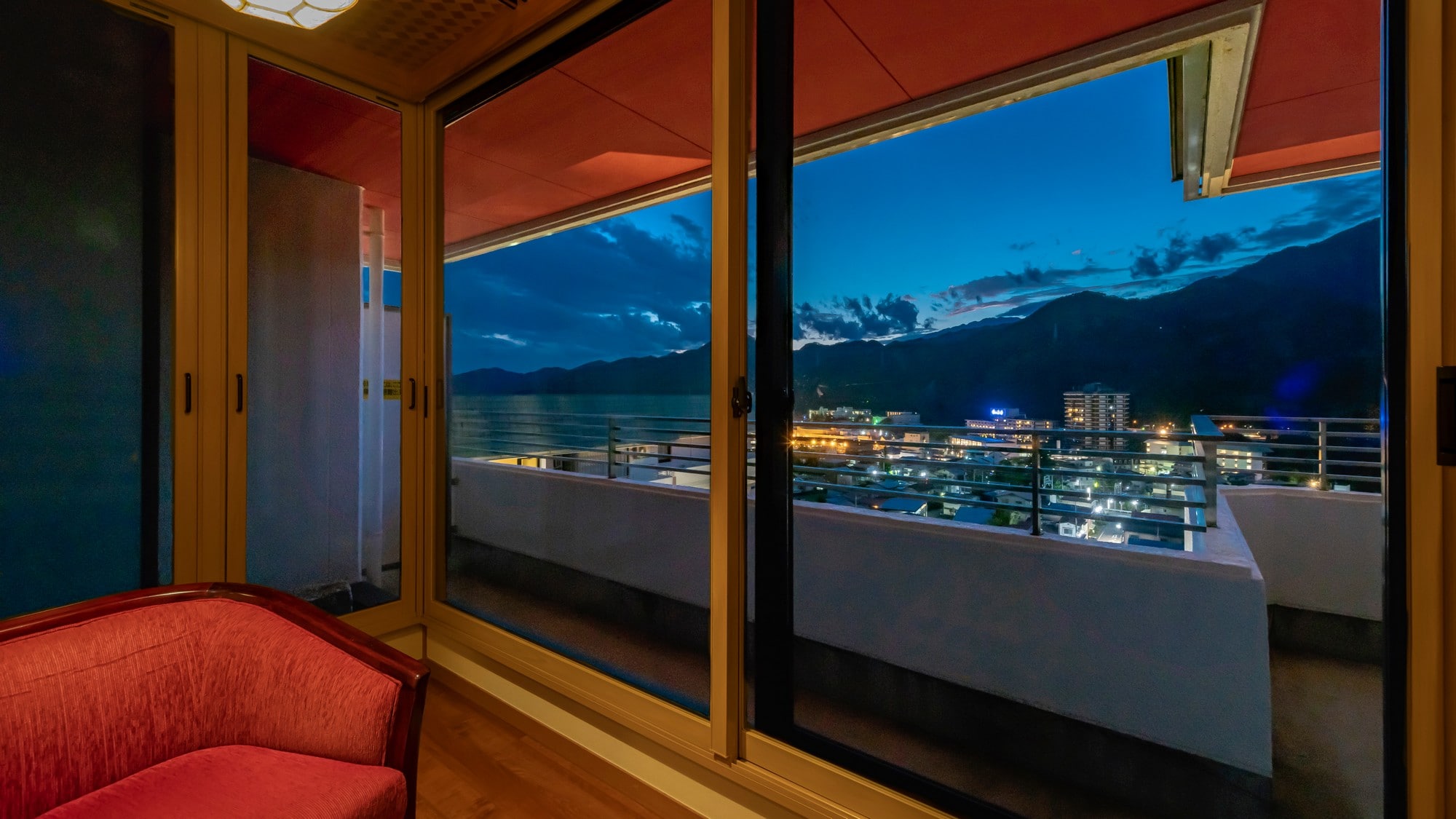 [Special room on the top floor of the main building] Enjoy the night view from the top floor.