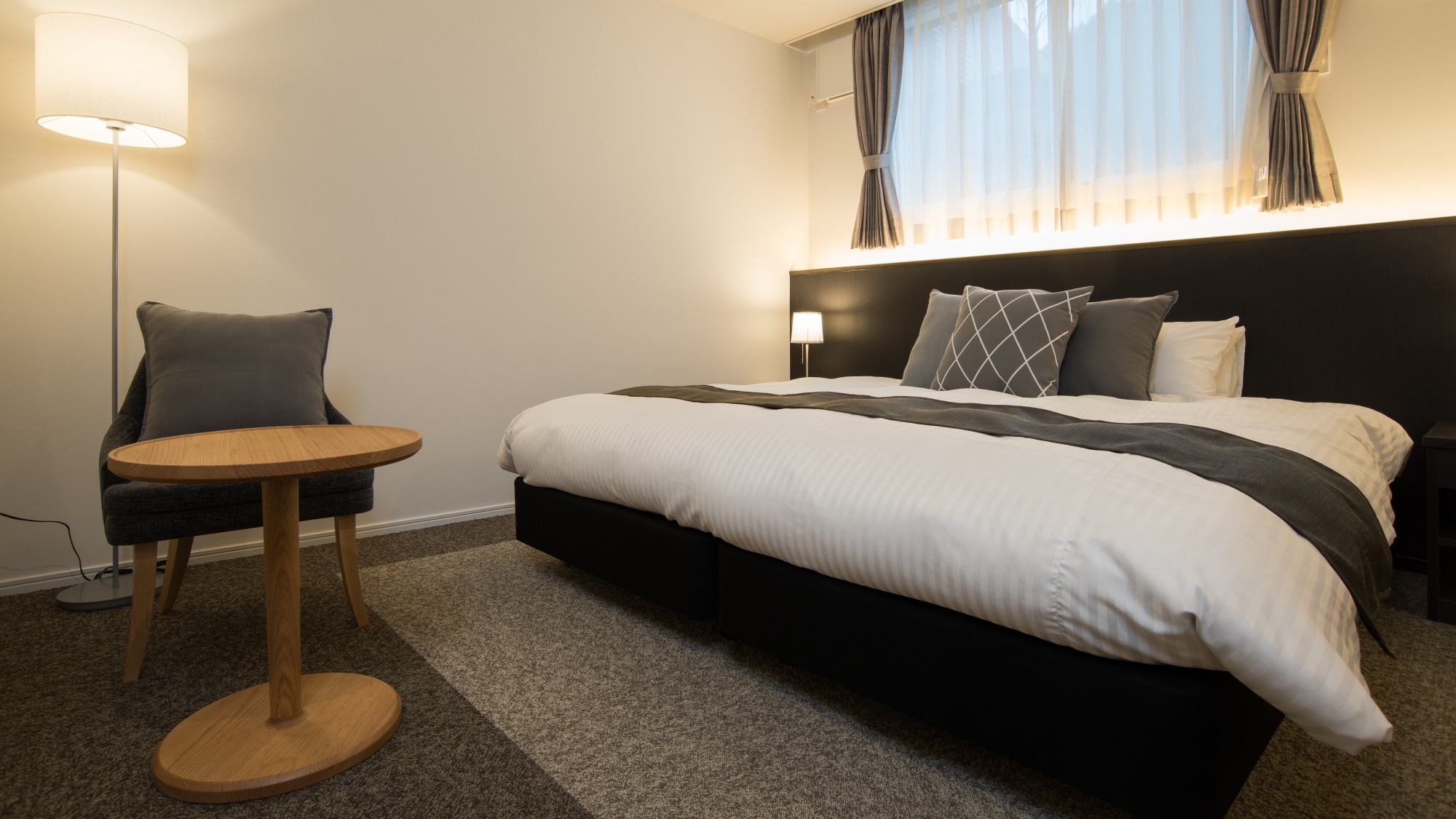 [ปลอดบุหรี่] ห้องมาตรฐาน เตียงใหญ่ อาคารใหม่ [29 ตร.ม.]