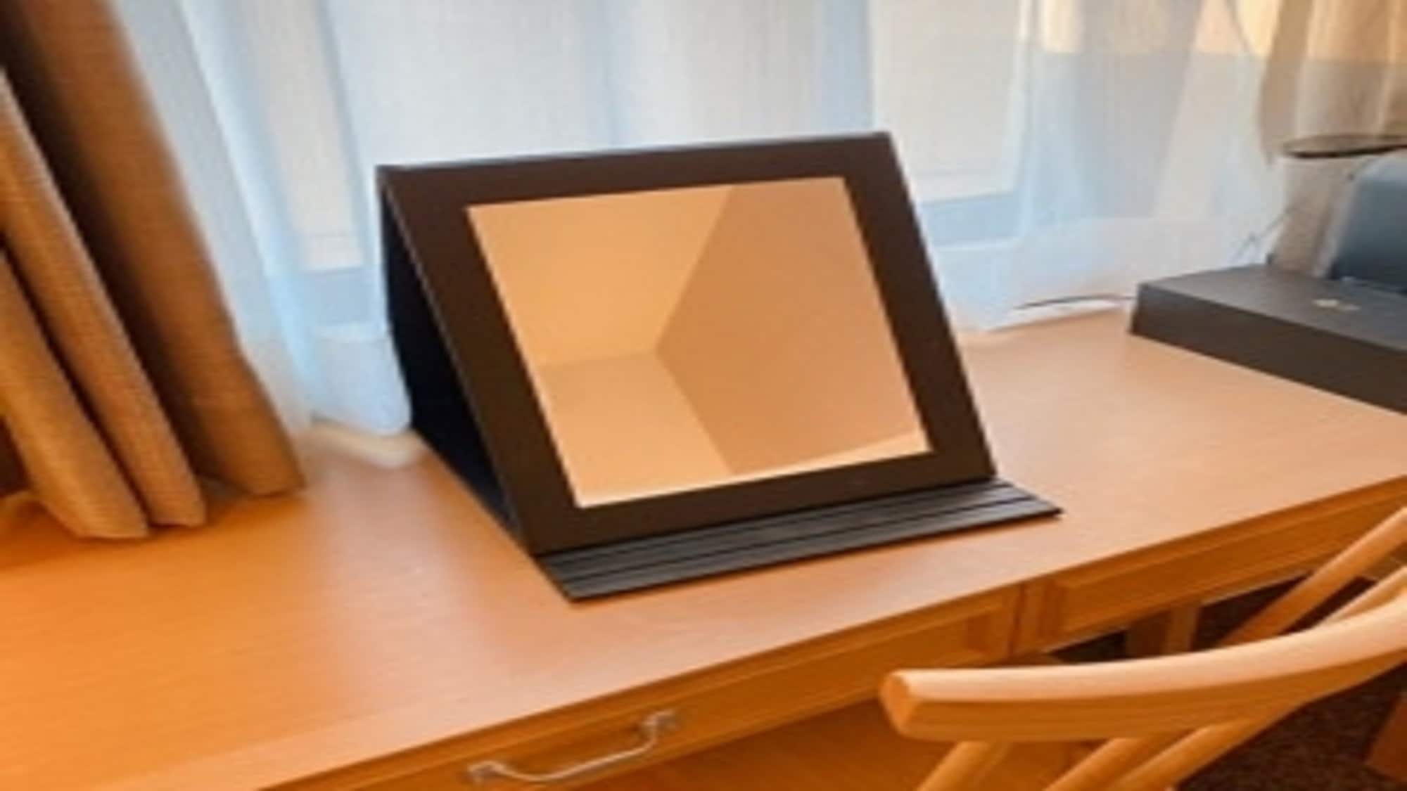 มีกระจกพับในห้องพัก