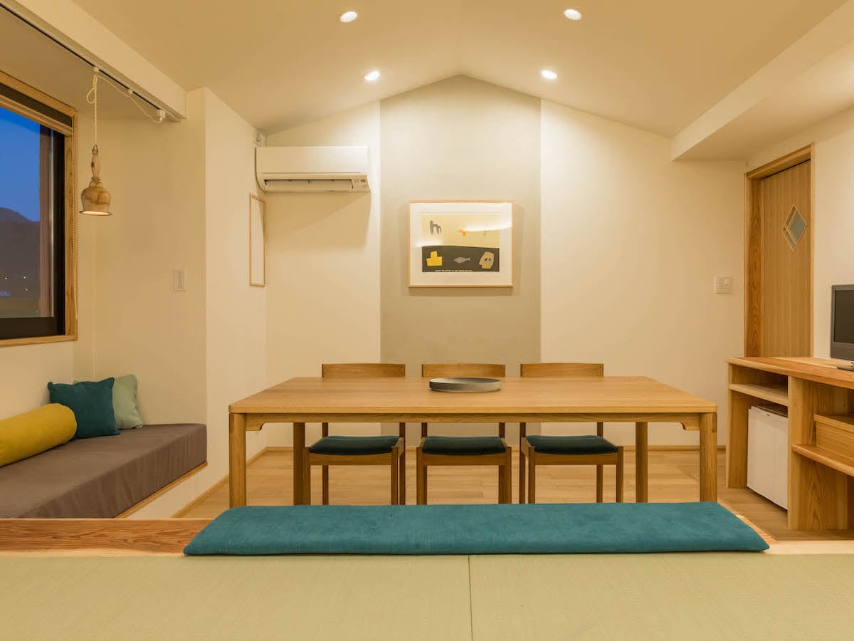 [Suite room with semi-open-air bath]