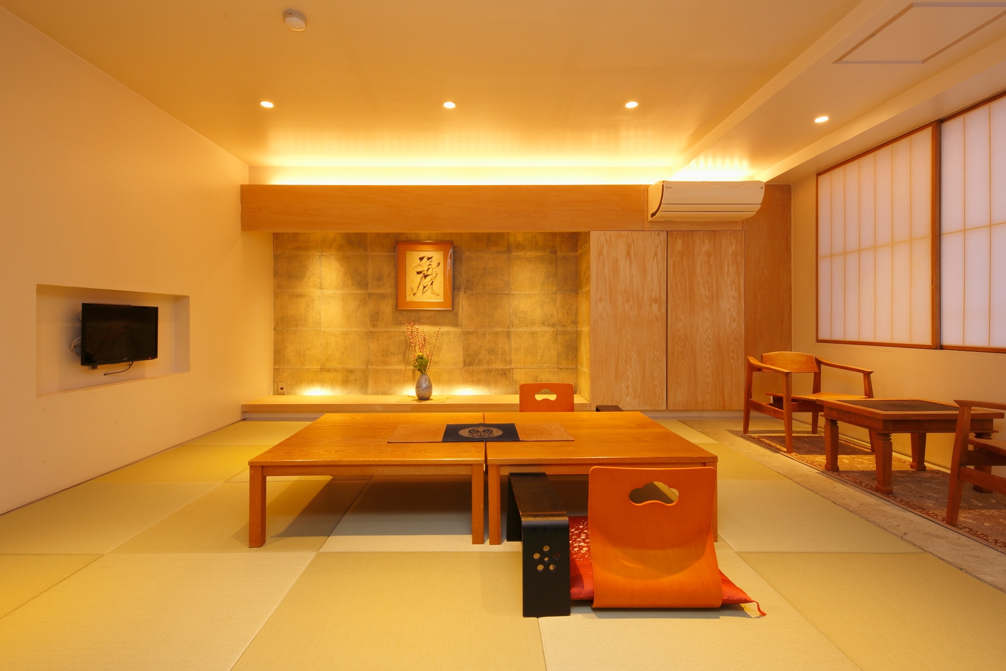 Special guest room with designer semi-open-air bath made by Takumi <Kemari>