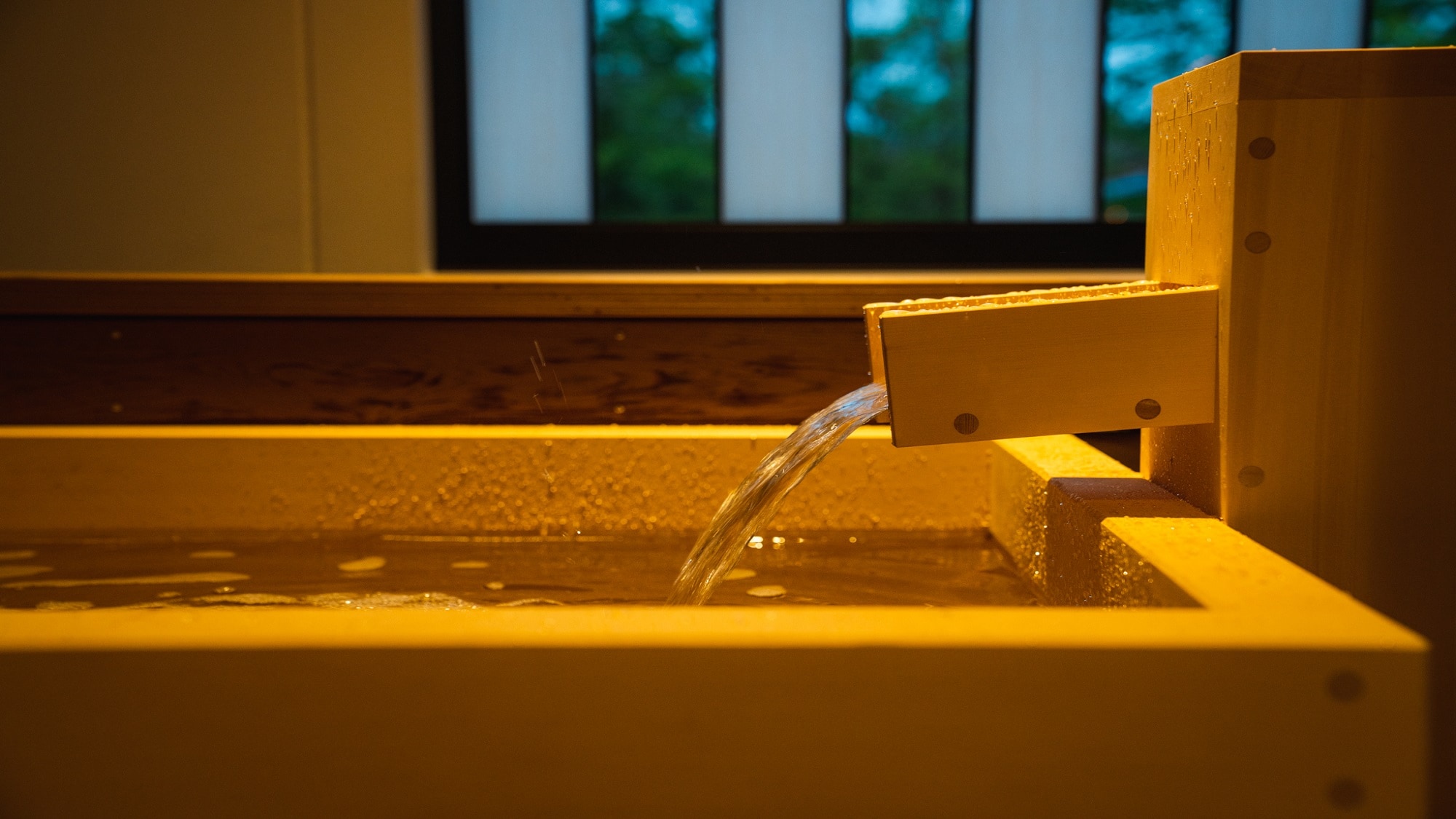 [Rooms with open-air cypress baths] 'Japanese modern' superior room (image of open-air cypress bath)