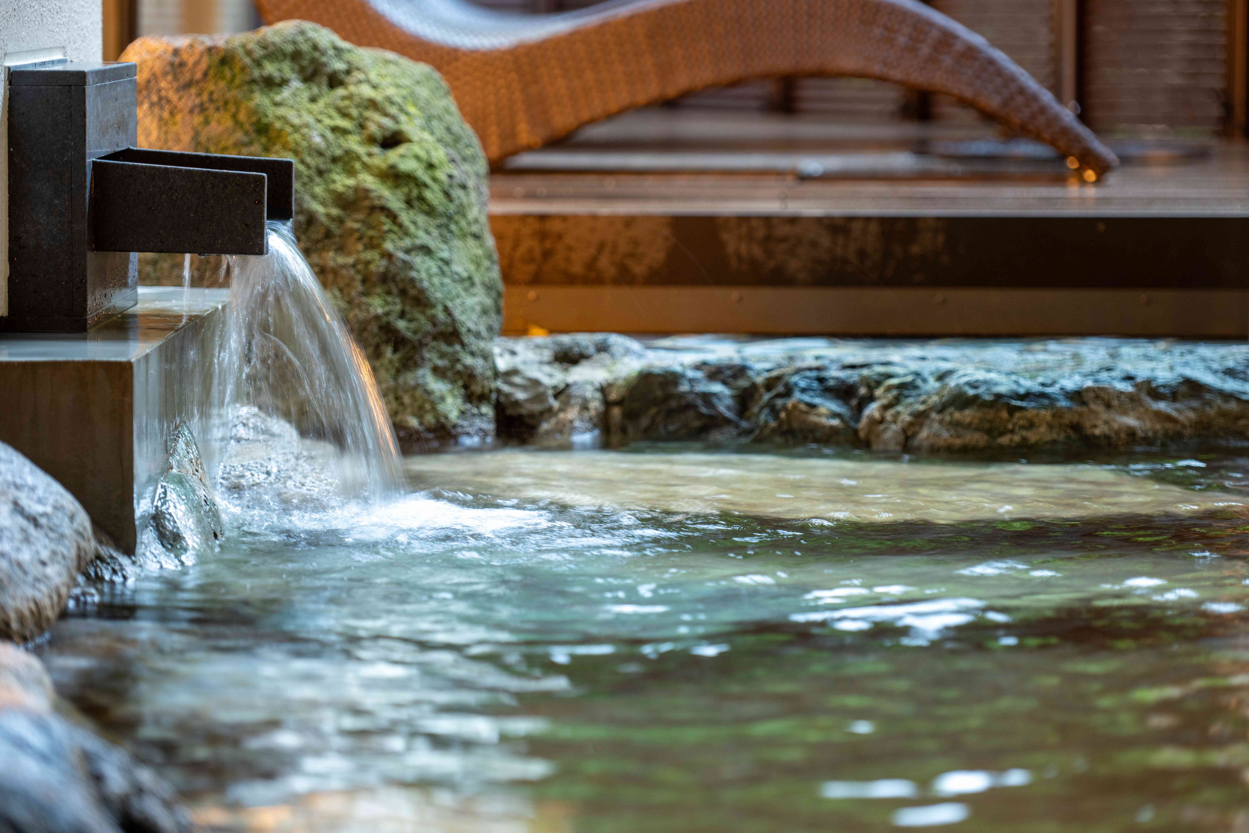 Open-air bath, women's bath, image