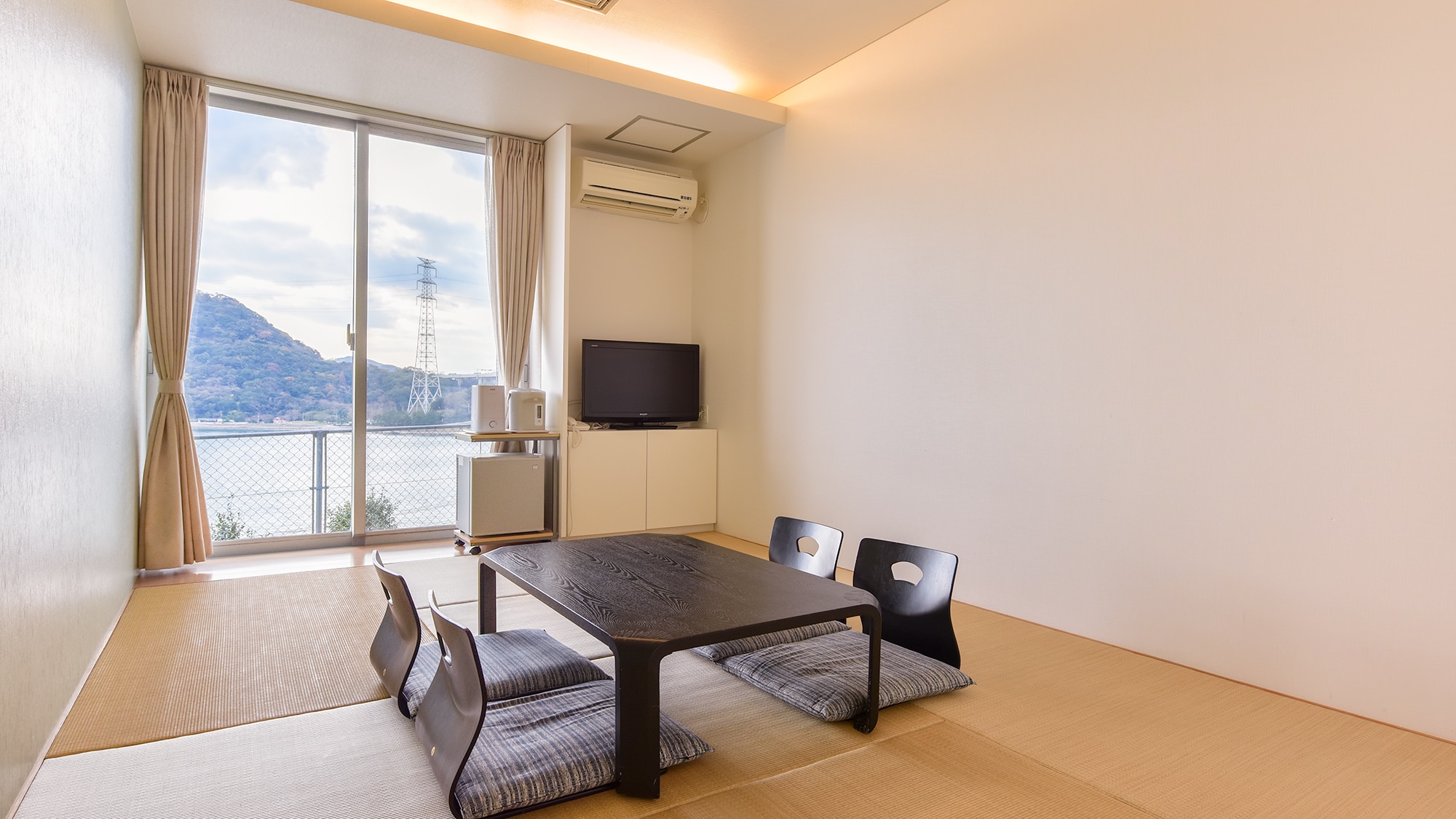 *[ตัวอย่างห้องพัก: ห้องพักแบบญี่ปุ่นขนาด 7.5 เสื่อทาทามิ] แนะนำสำหรับคู่รักและนักเดินทางเพื่อธุรกิจ!