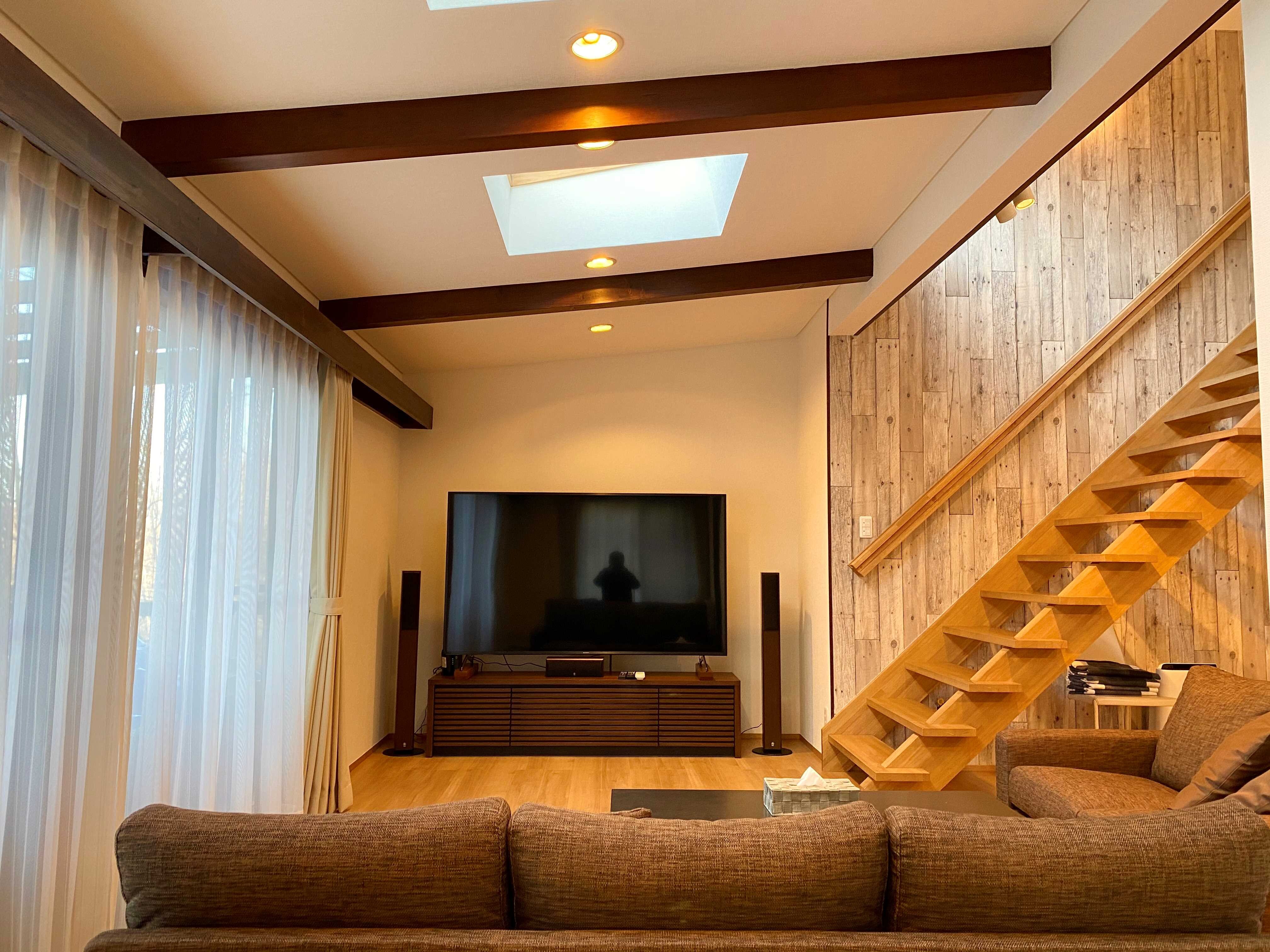 Honors Hill 9 TV (75 inches)