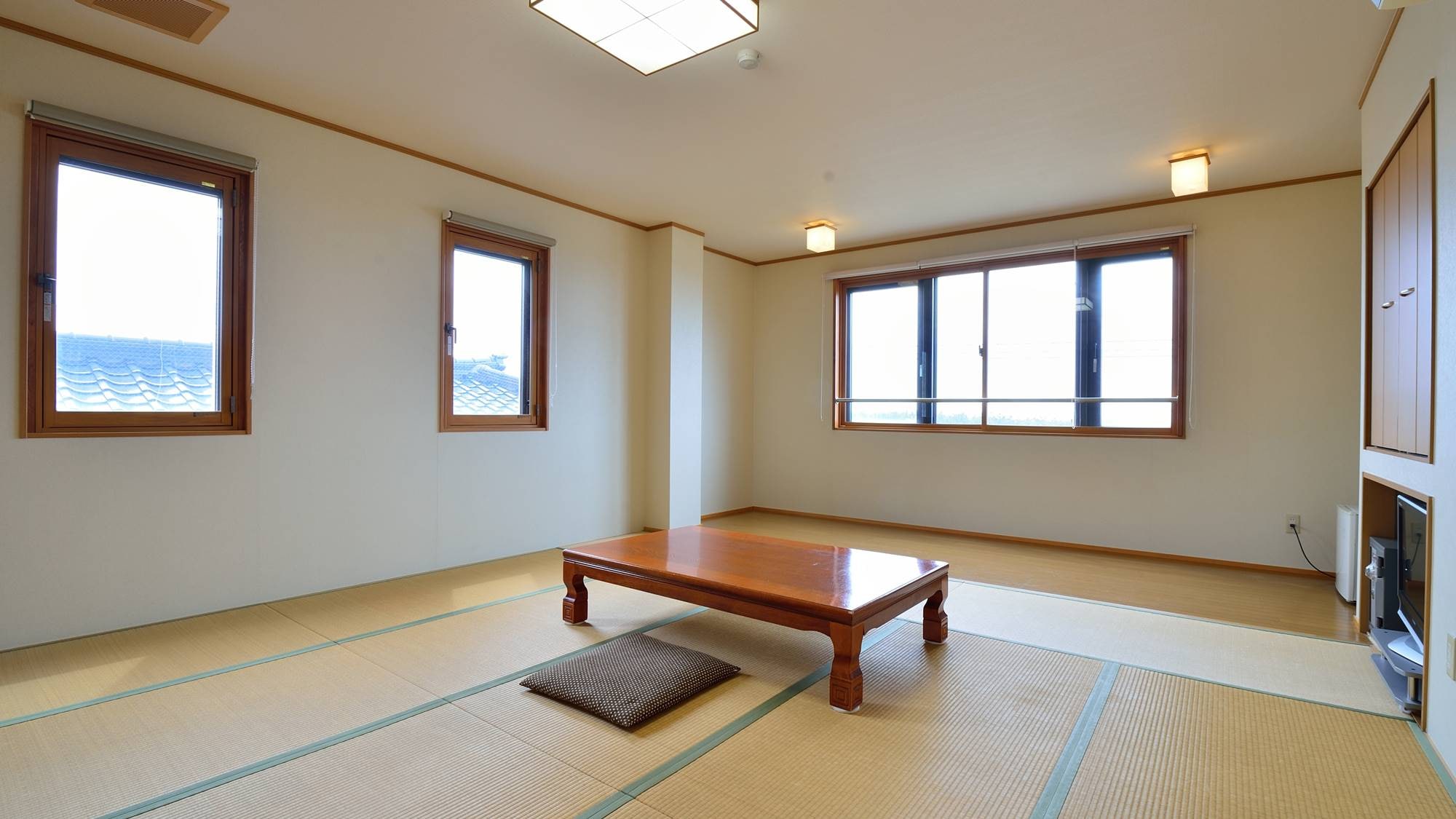 * Example of guest room / Japanese-style room 14 tatami mats