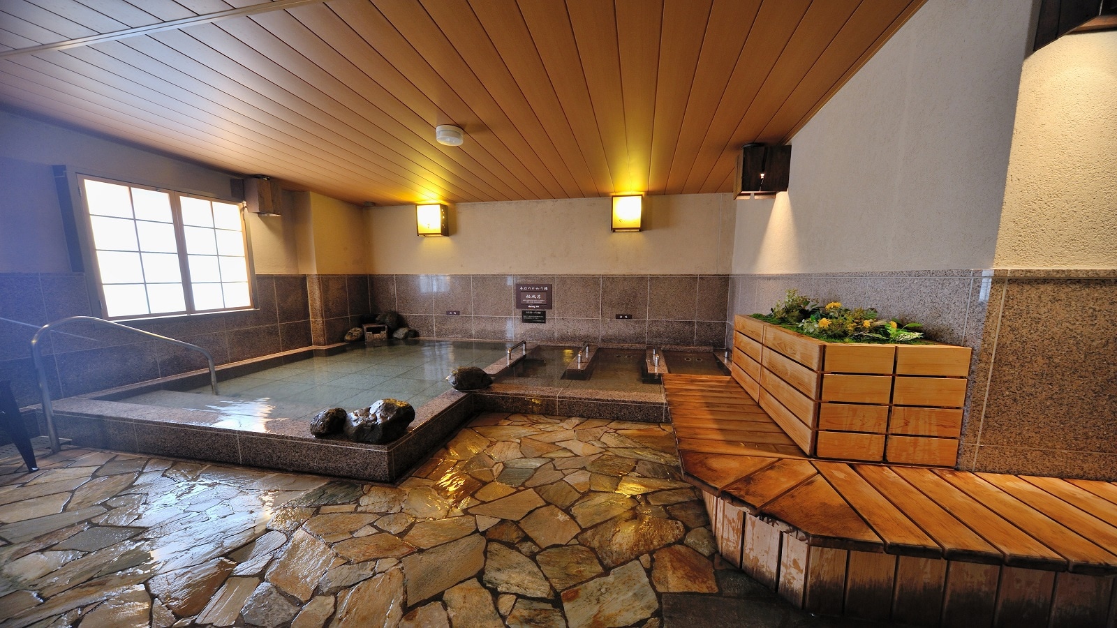 Bandai no Yu, large communal bath for men and women