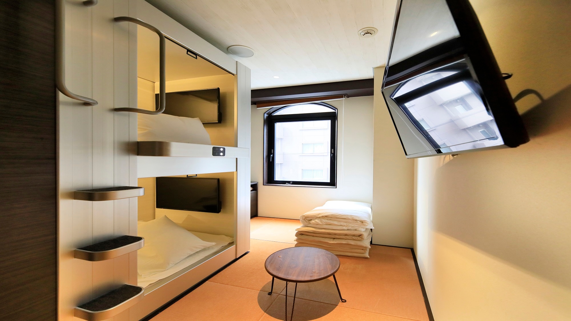 Capsule Bunk Bed 1 to 3 persons