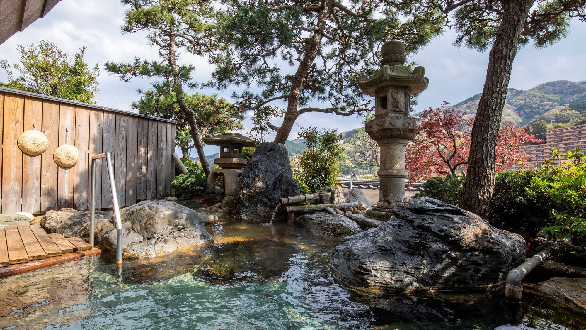 ○อ่างอาบน้ำแบบเปิดโล่ง