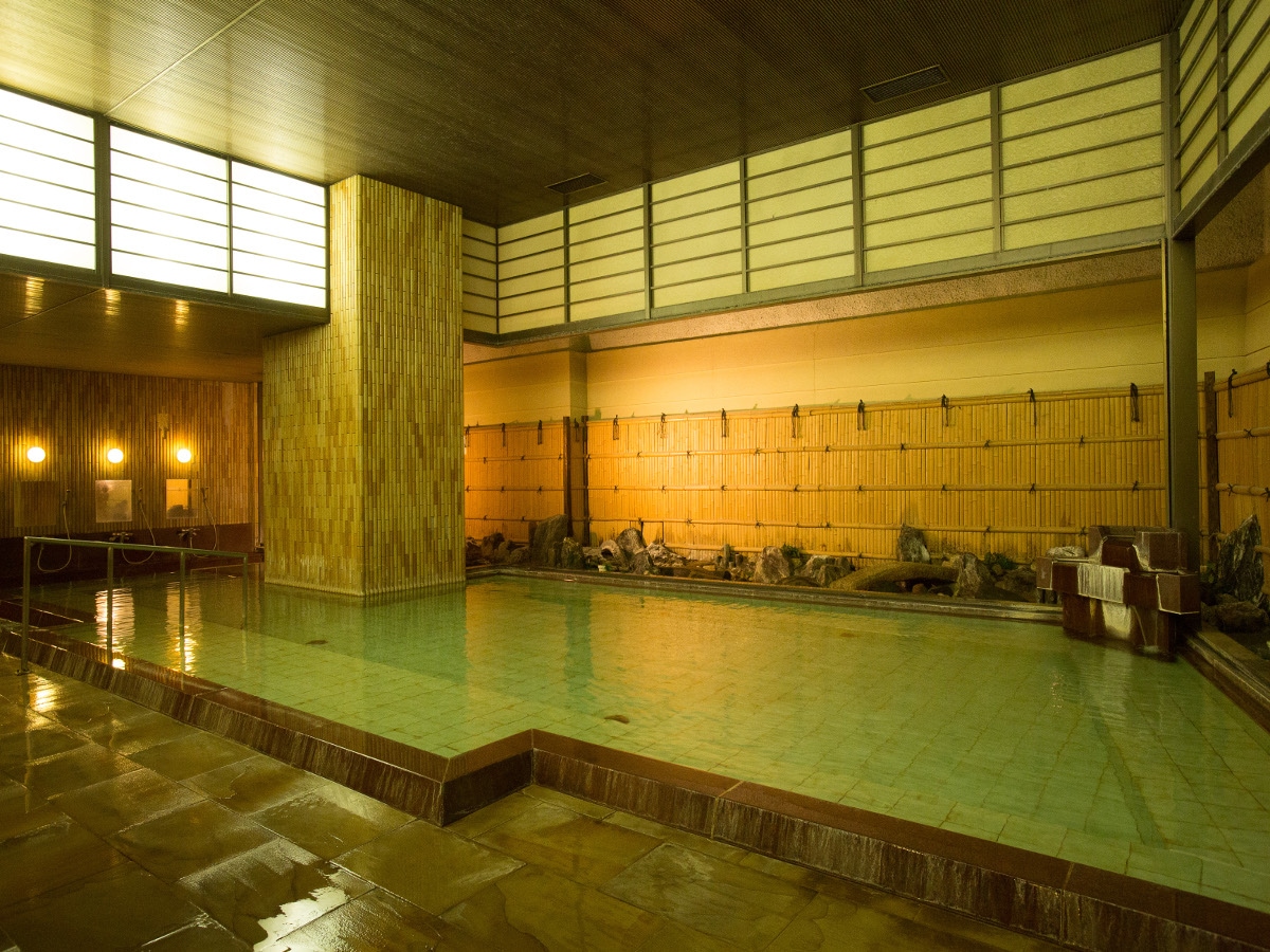 [Main building basement 2nd floor] Large public bath