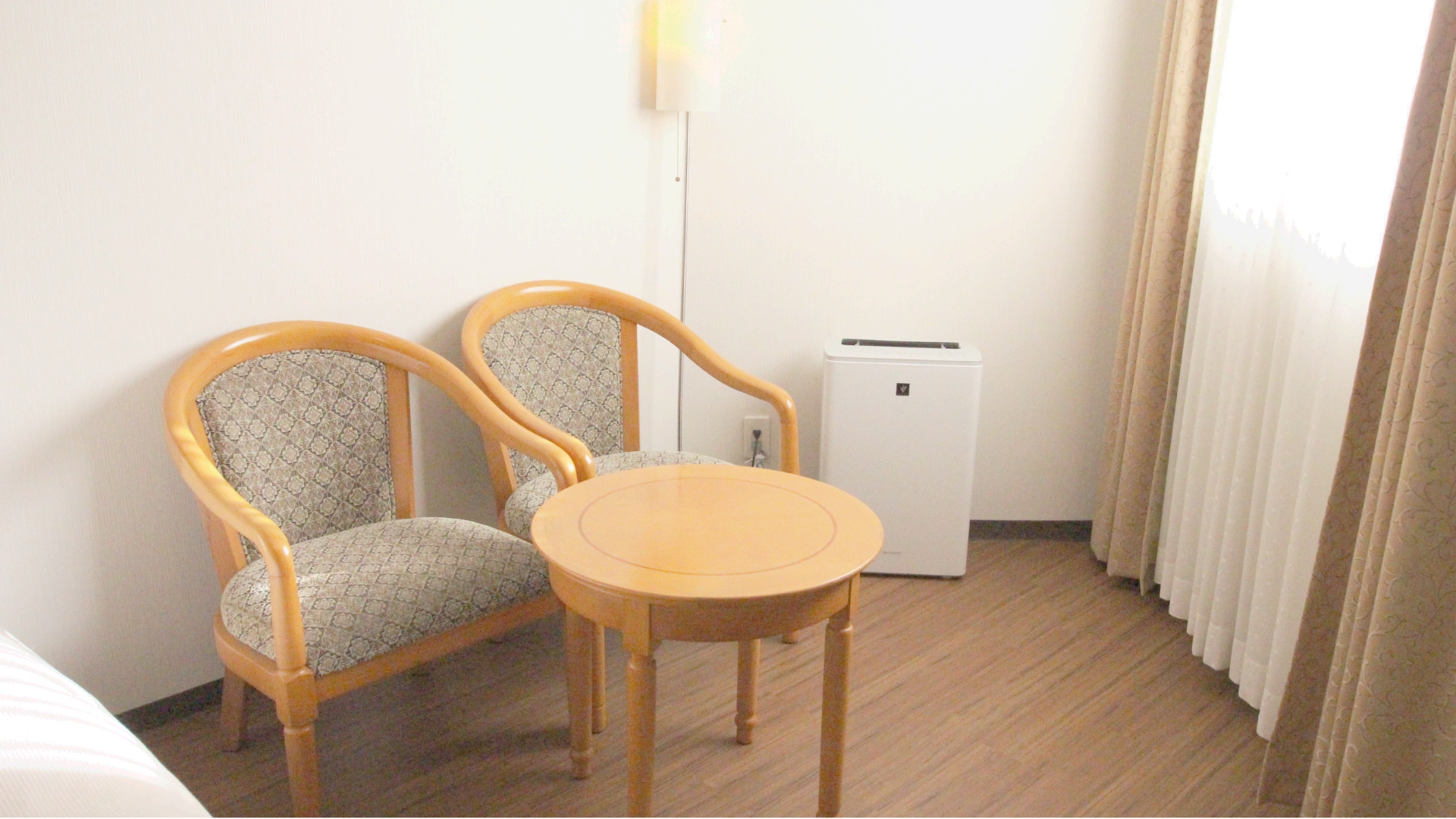 Triple room chair