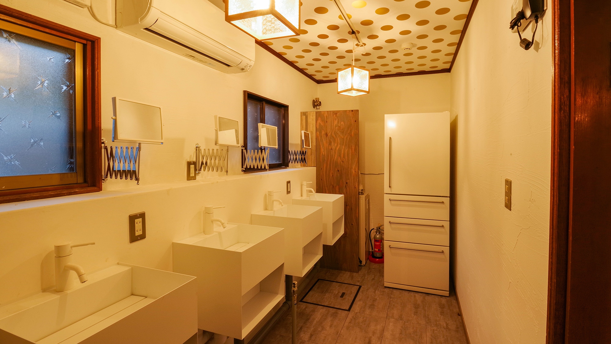 [HOSTEL hanare]-A washbasin and refrigerator can be shared.