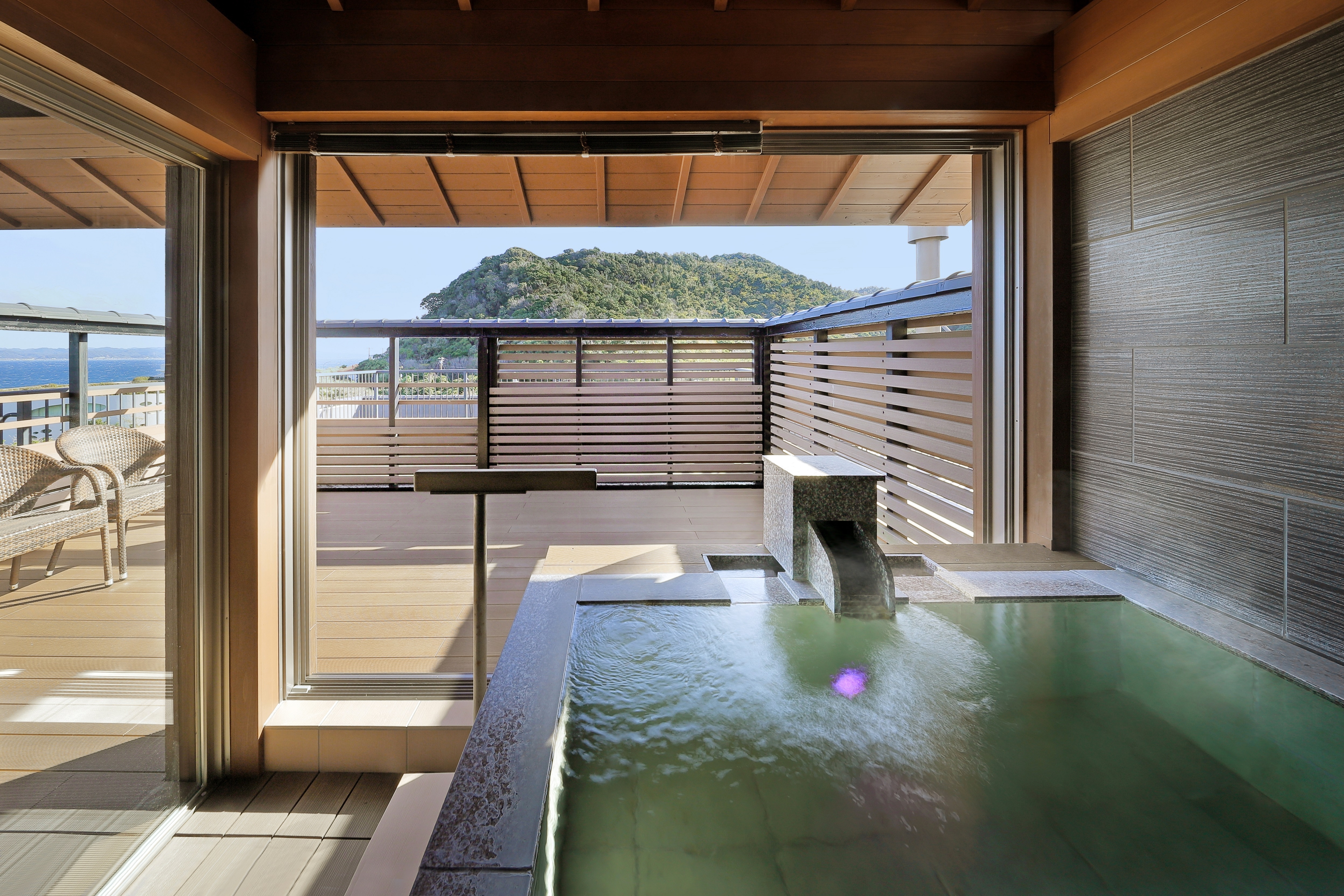 Saganishi: Guest room panoramic bath