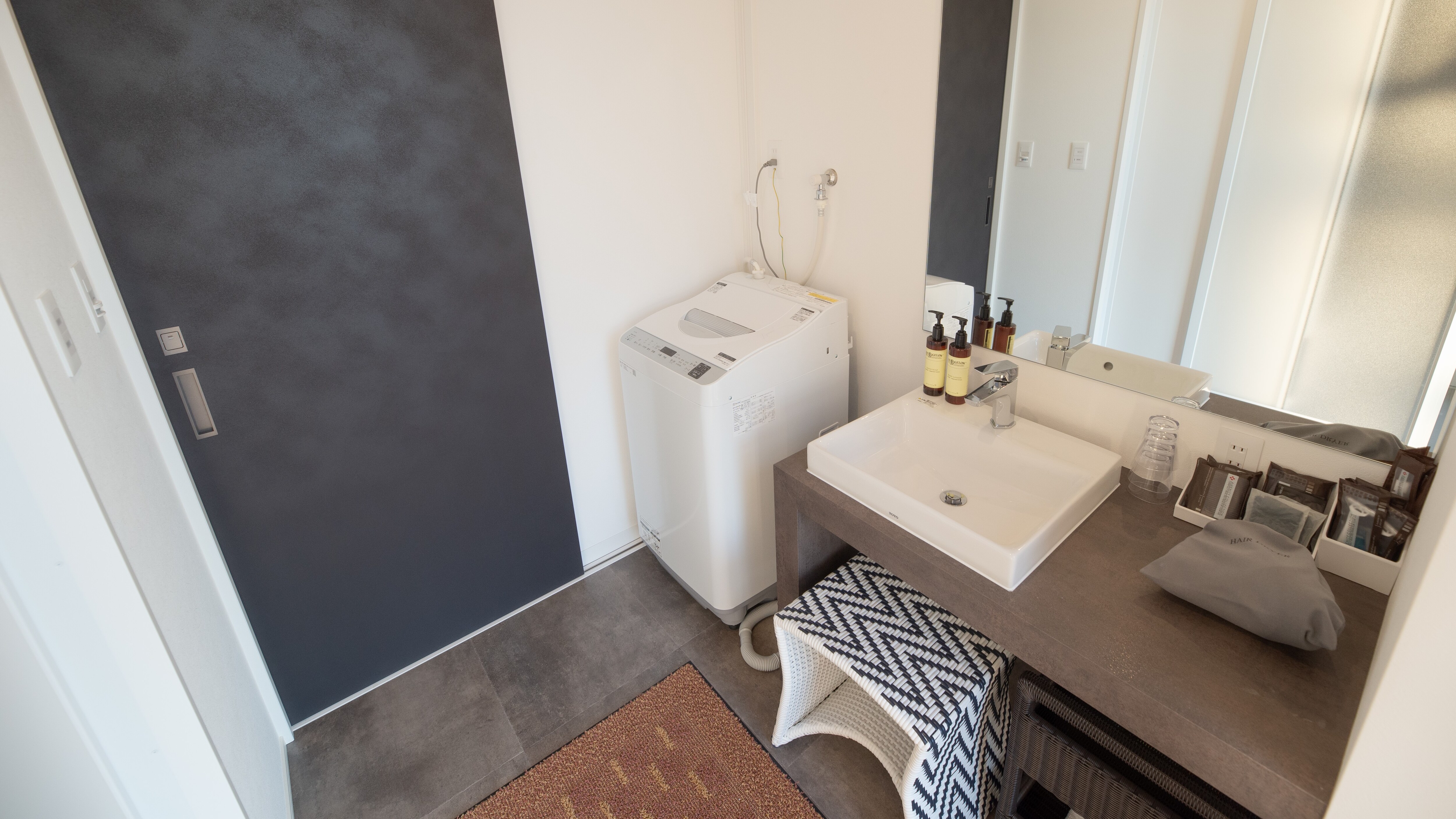 [1st floor] Washbasin