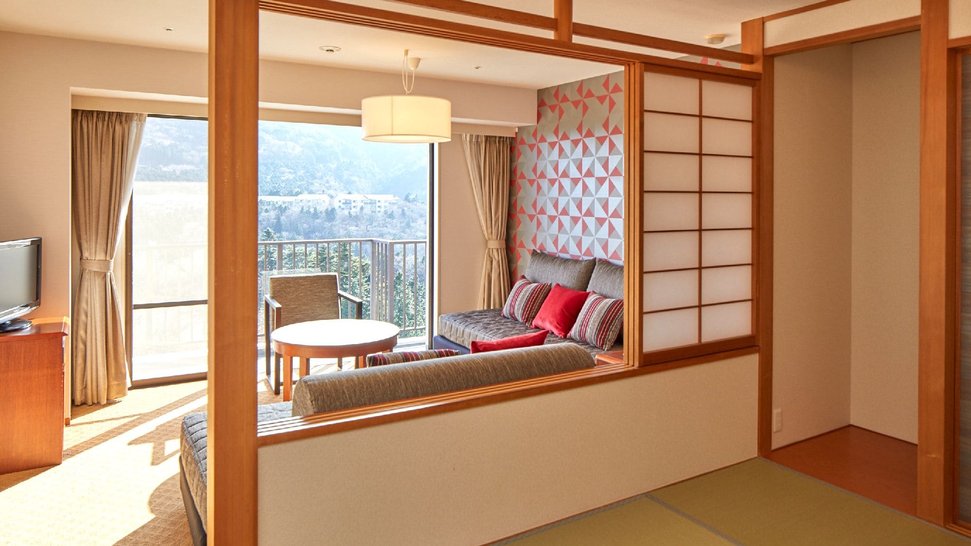 ☆ [Guest Room] Japanese-Western Room: A Japanese-Western room with a magnificent view of Mt. Fuji and the Amagi mountain range (example)