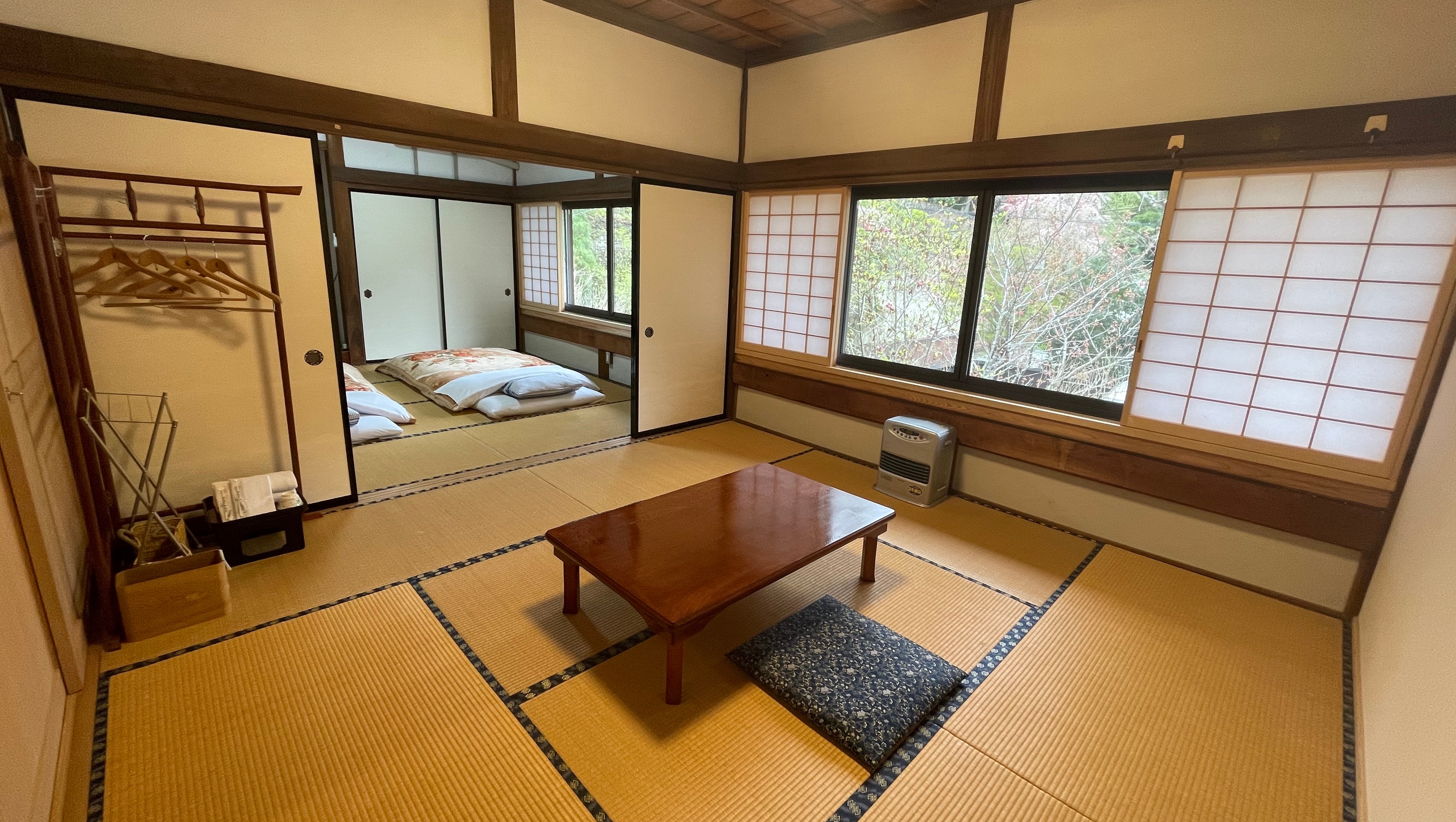 [Japanese-style room 2 rooms] Japanese-style room-16 tatami mats to welcome a pleasant shukubo morning