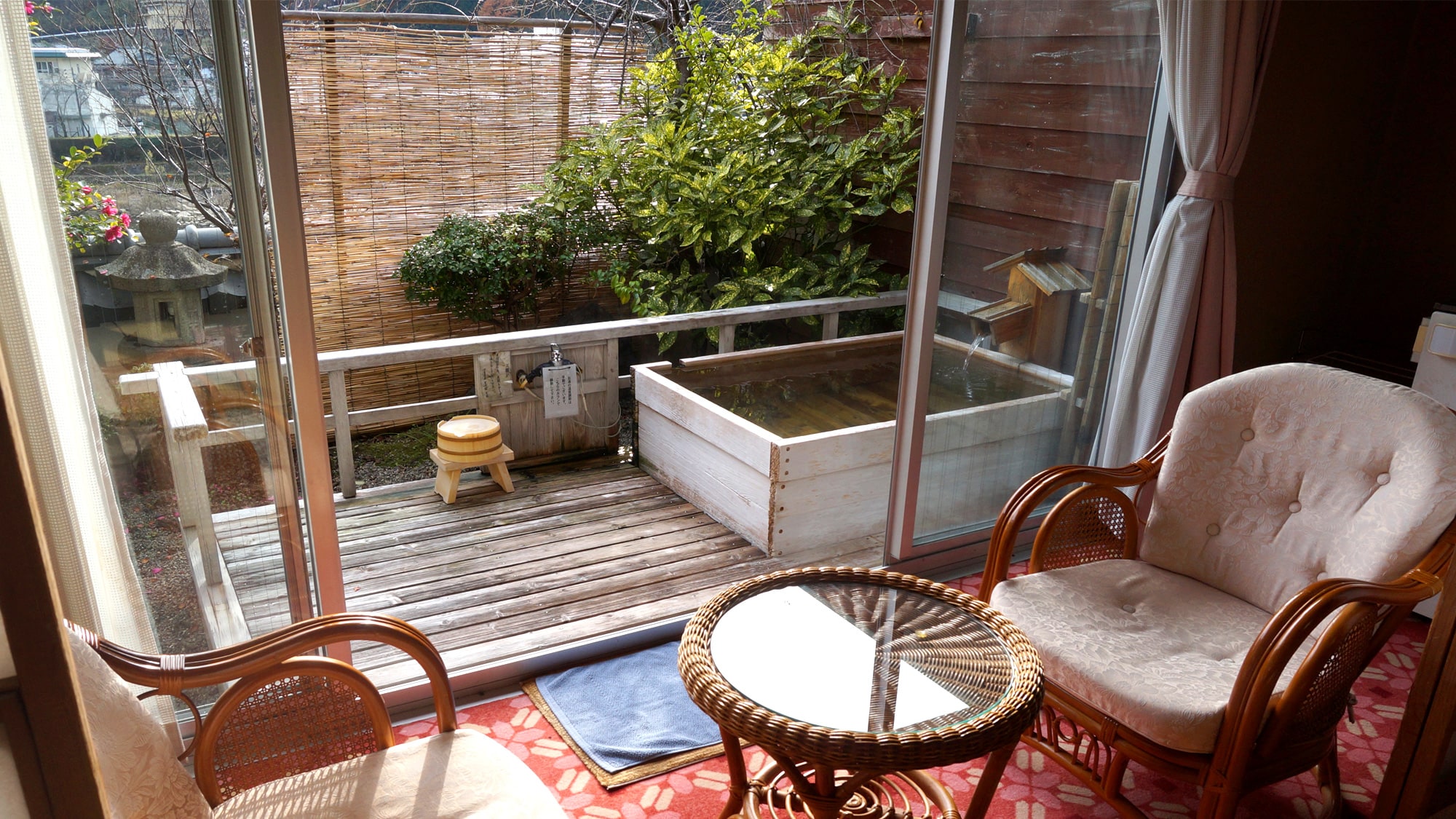 [Guest room with open-air bath] An example of Sansui-tei (by the window)